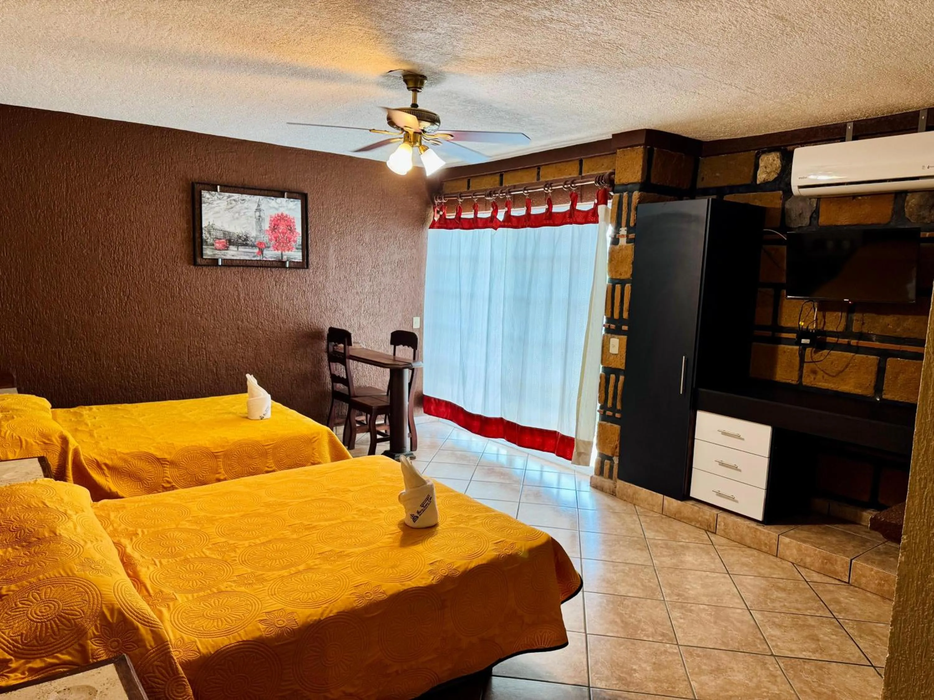 Hotel Cabañas Santa Cruz