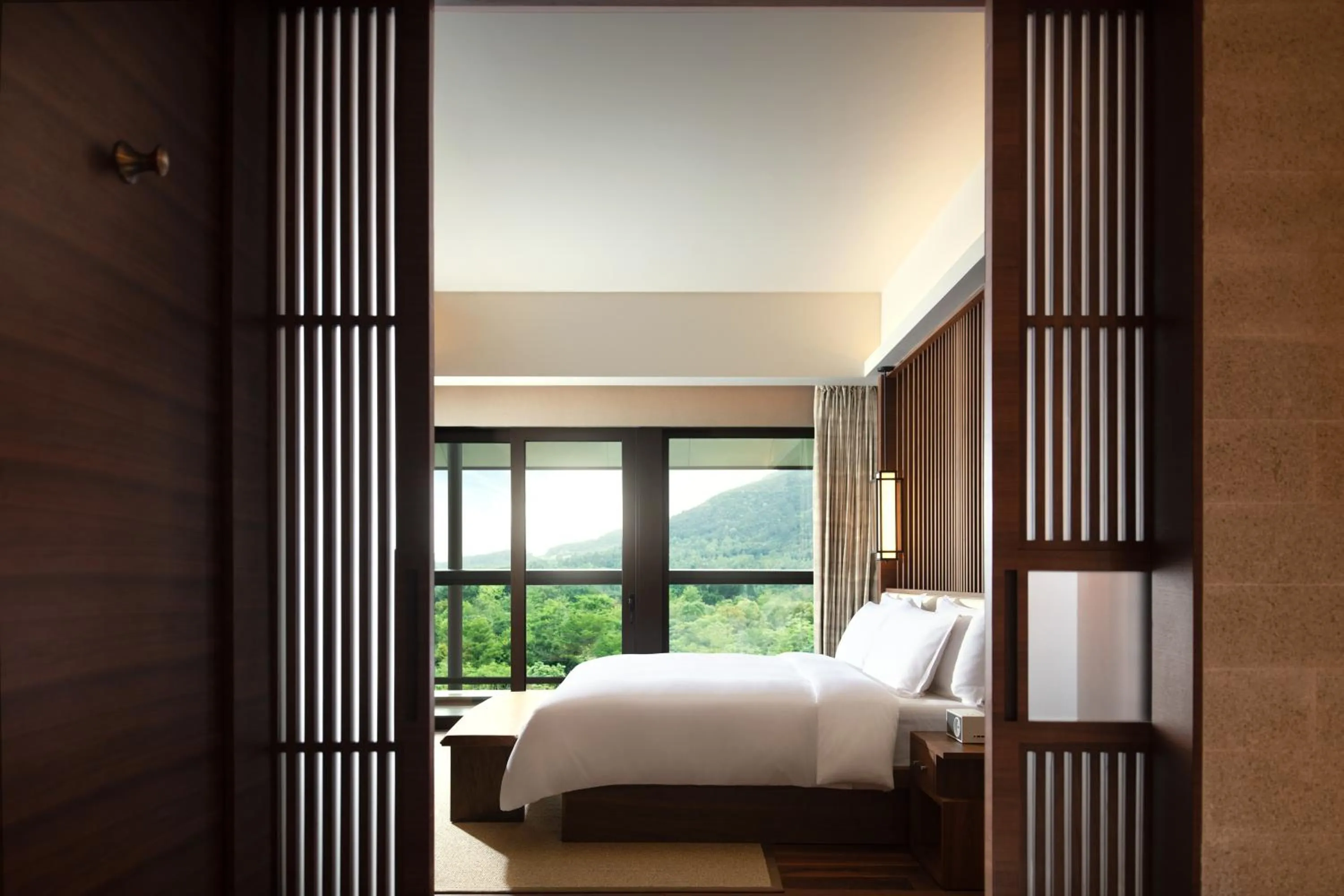 Bed in New World Qingyuan Hotel -formerly KHOS QINGYUAN