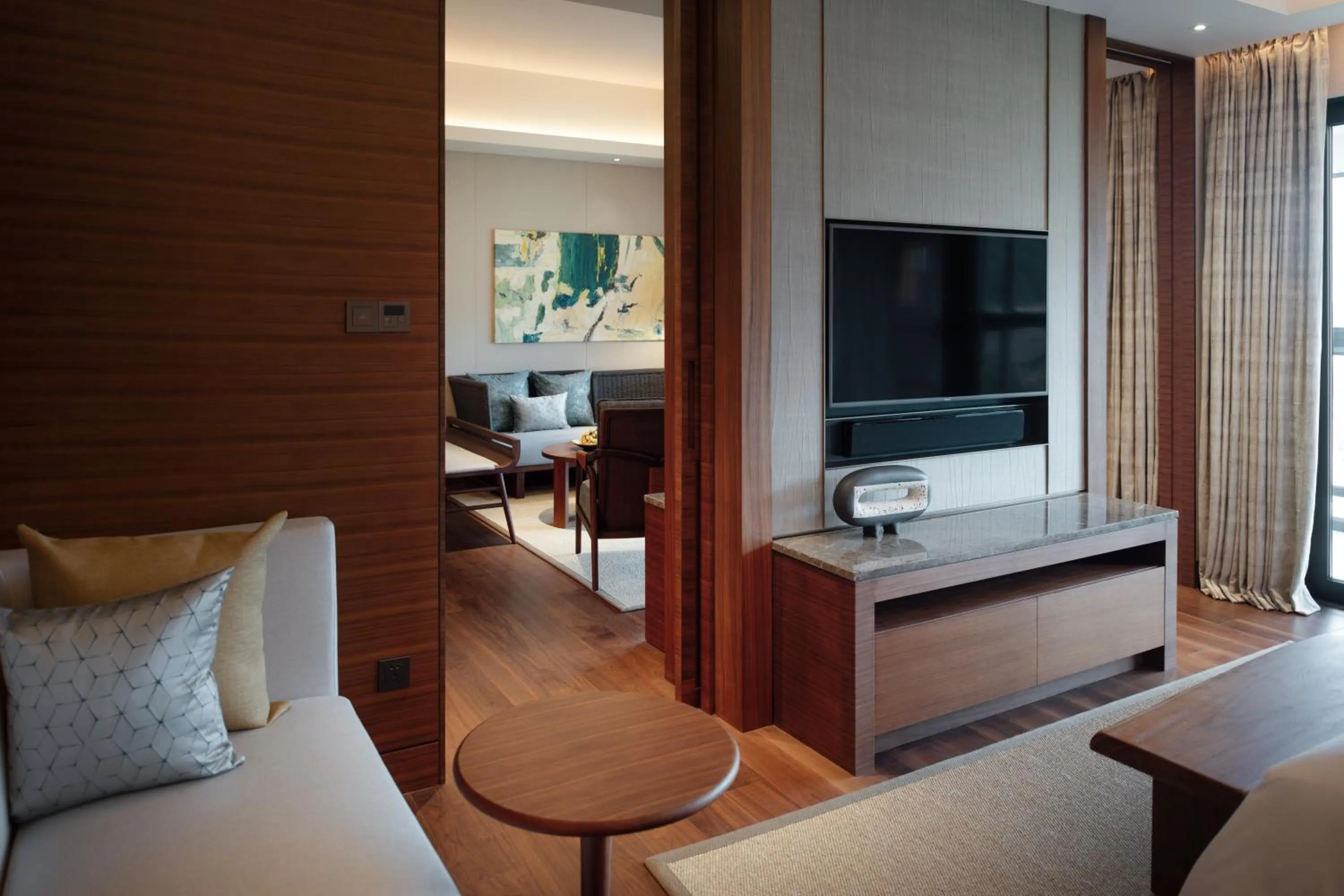 TV and multimedia in New World Qingyuan Hotel -formerly KHOS QINGYUAN