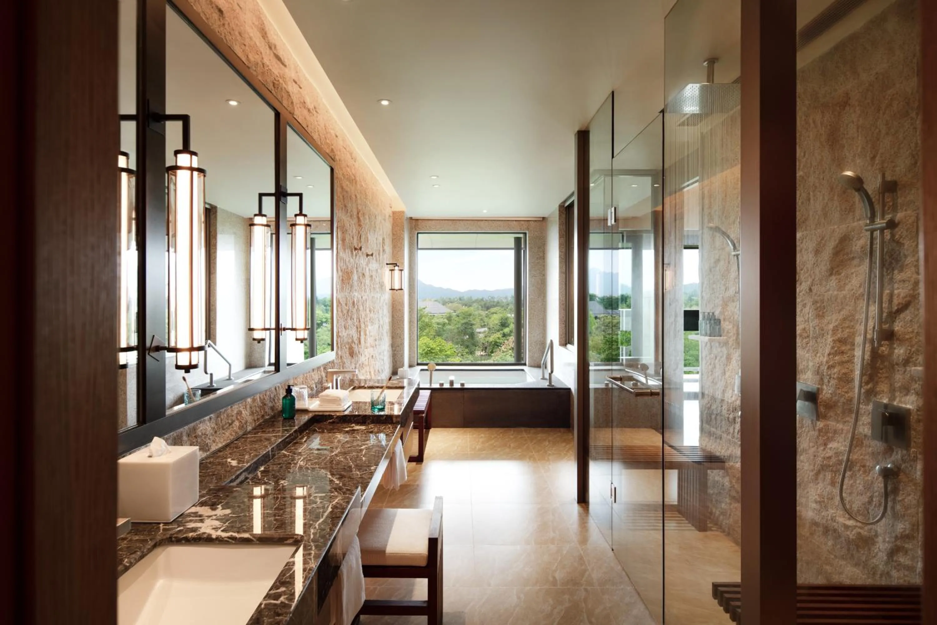 Toilet in New World Qingyuan Hotel -formerly KHOS QINGYUAN