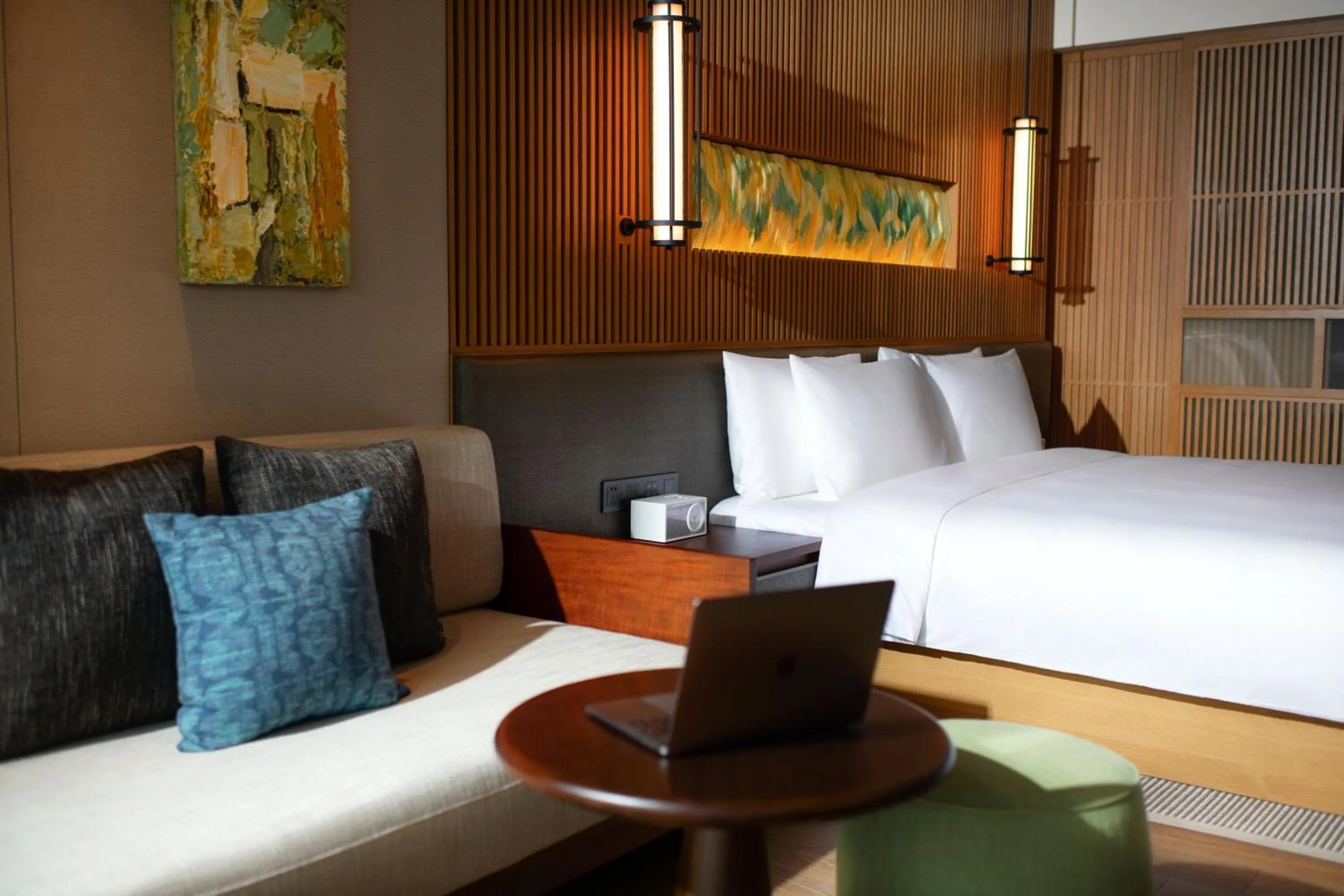 Bed in New World Qingyuan Hotel -formerly KHOS QINGYUAN