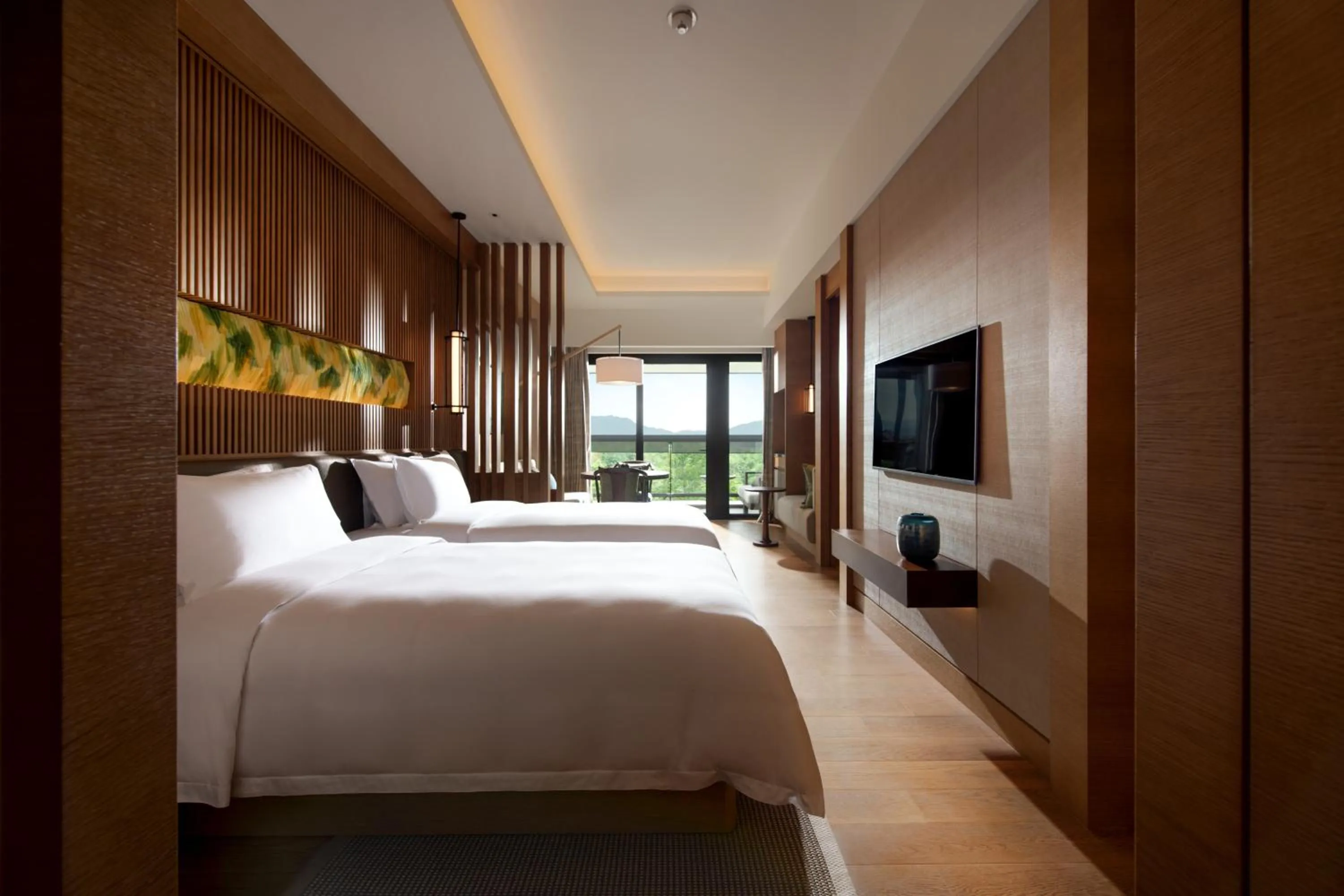 Bed in New World Qingyuan Hotel -formerly KHOS QINGYUAN