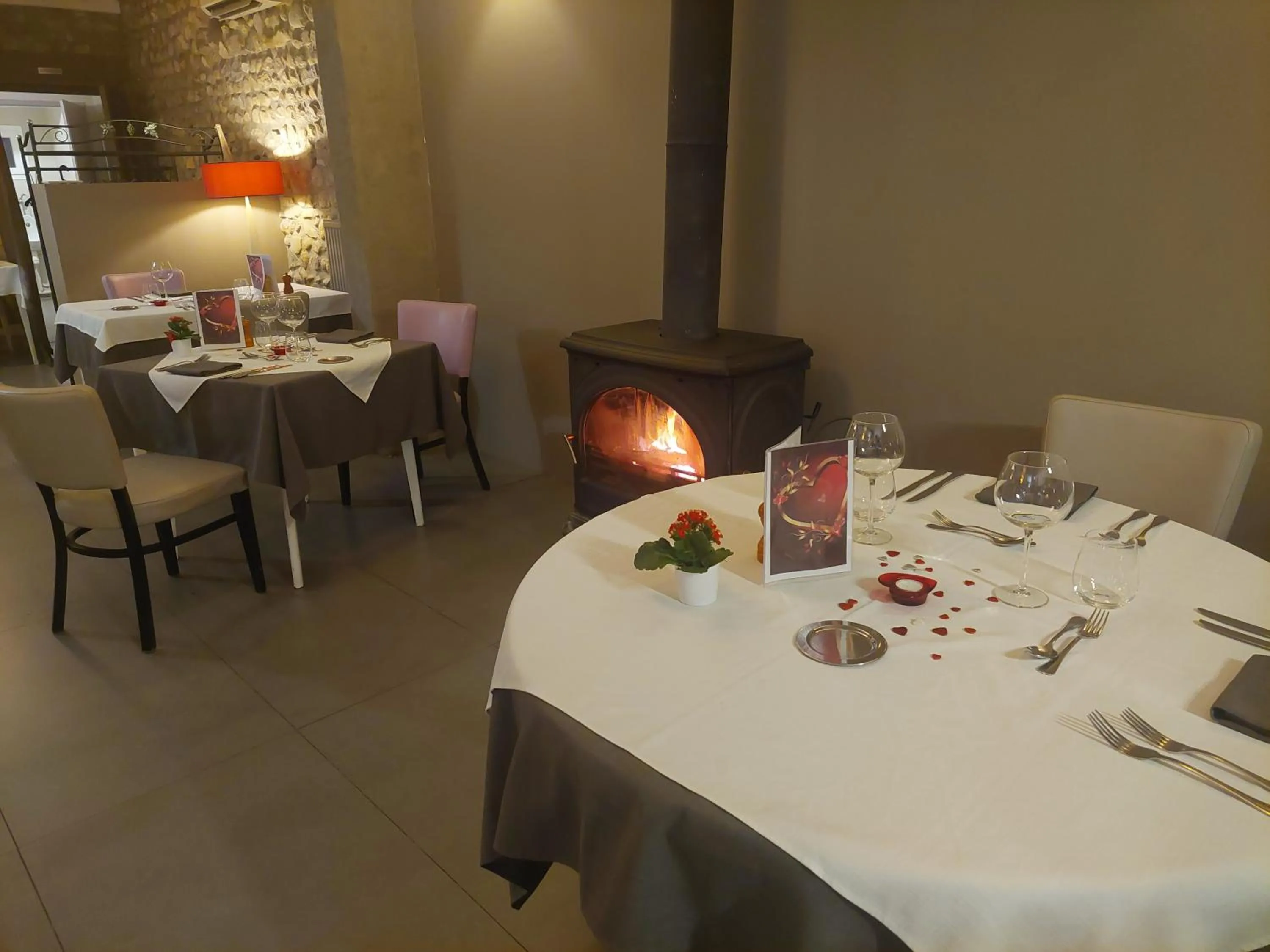 Restaurant/places to eat in Le Logis de Bérianne