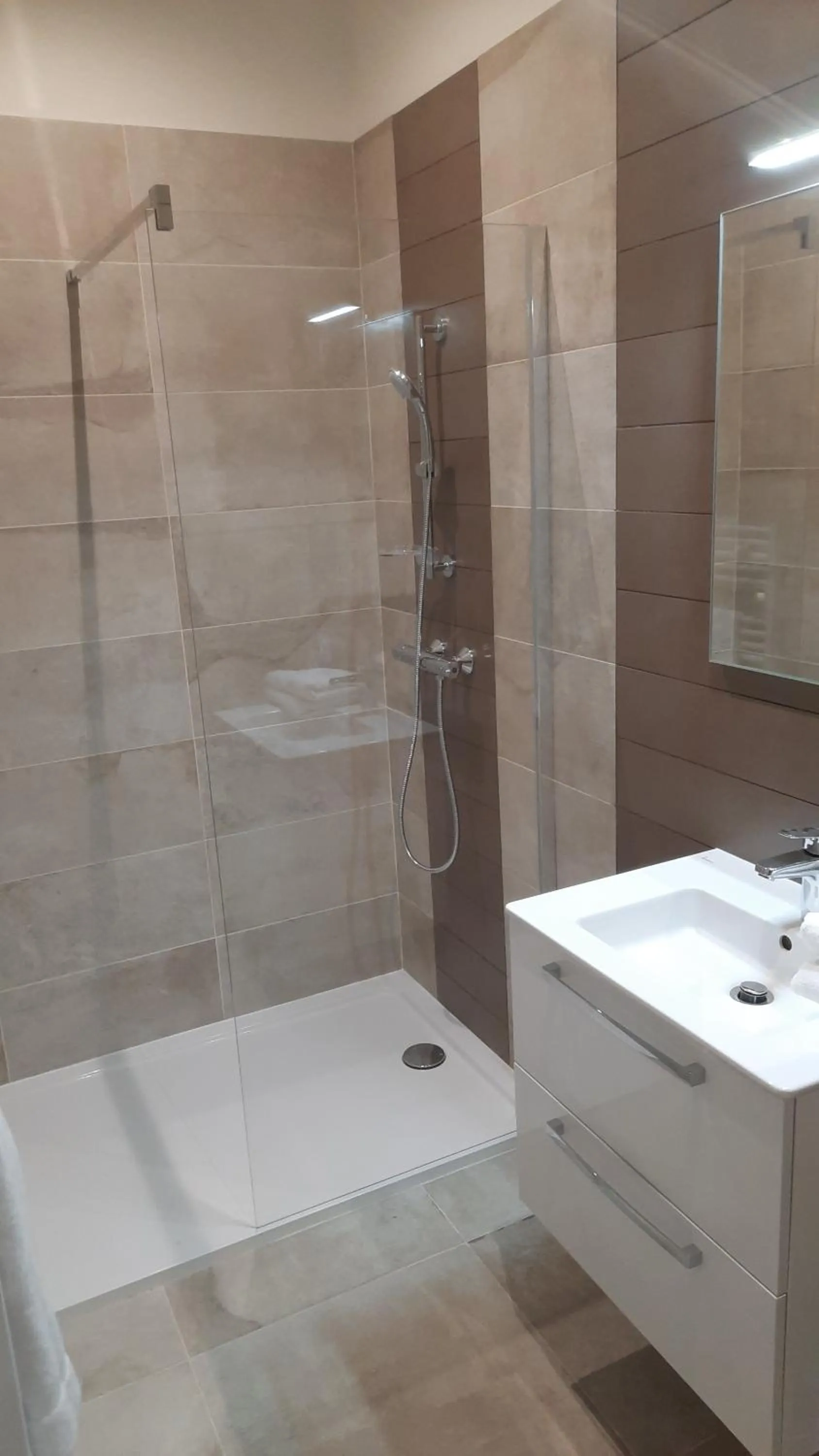 Shower in Le Logis de Bérianne