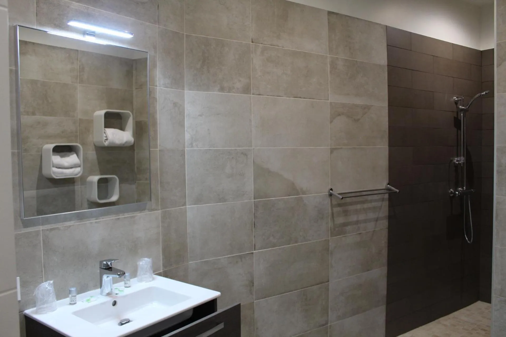 Shower in Le Logis de Bérianne