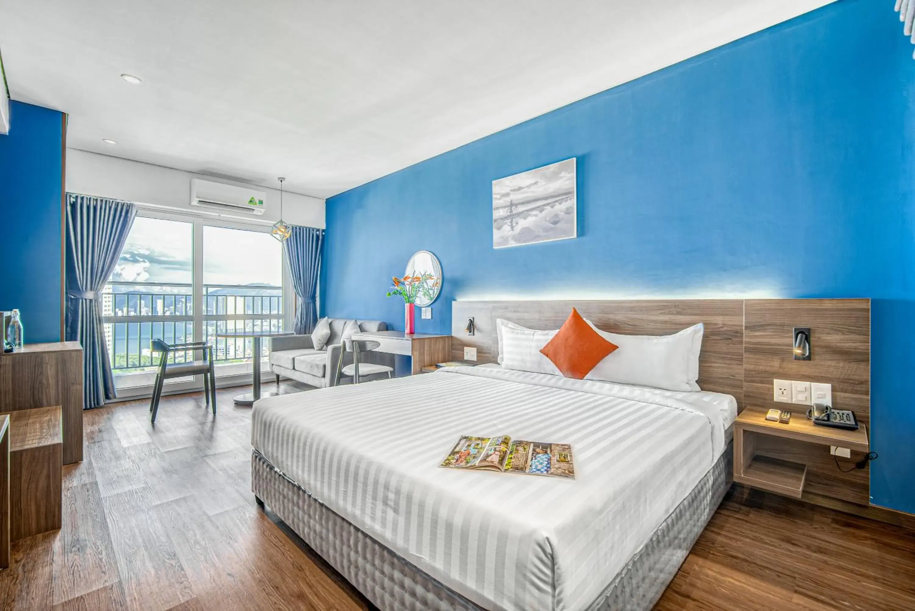 Deluxe Double or Twin Room with Sea View in TK Nha Trang Hotel Deluxe Double or Twin Room with Sea View in TK Nha Trang Hotel