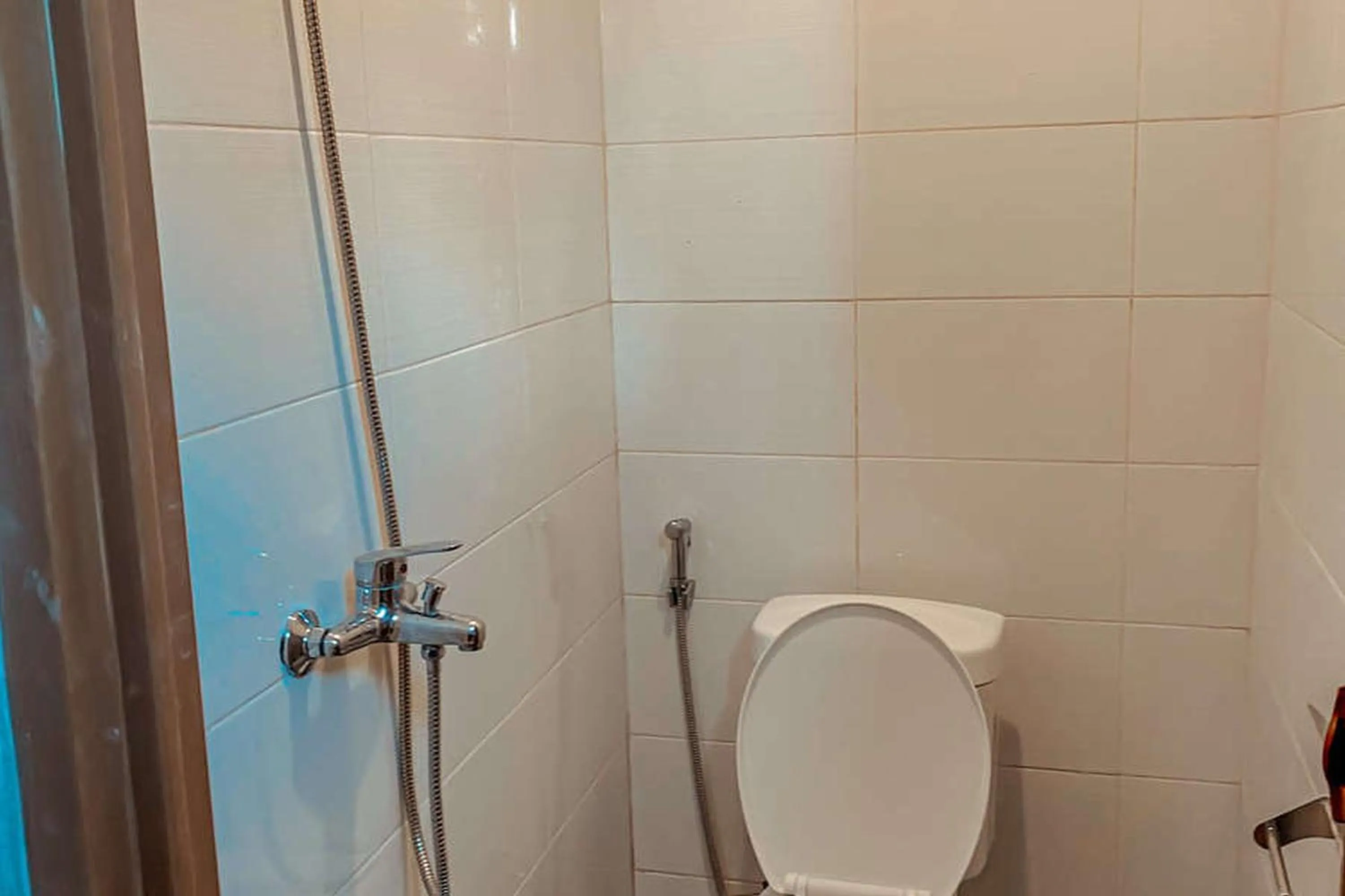 Bathroom in RedDoorz Hostel Near Ngurah Rai Airport Kuta