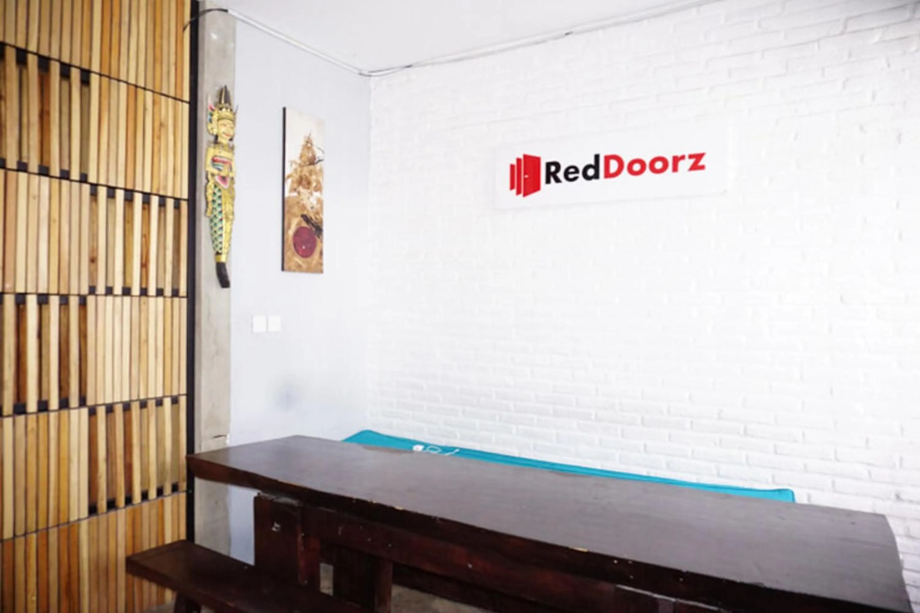 Lobby or reception in RedDoorz Hostel Near Ngurah Rai Airport Kuta