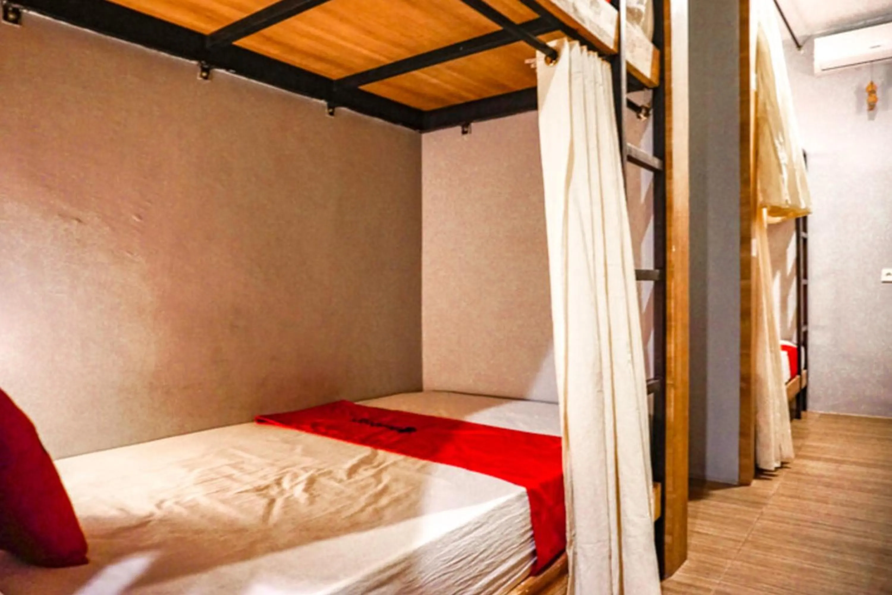 Bedroom, Bed in RedDoorz Hostel Near Ngurah Rai Airport Kuta