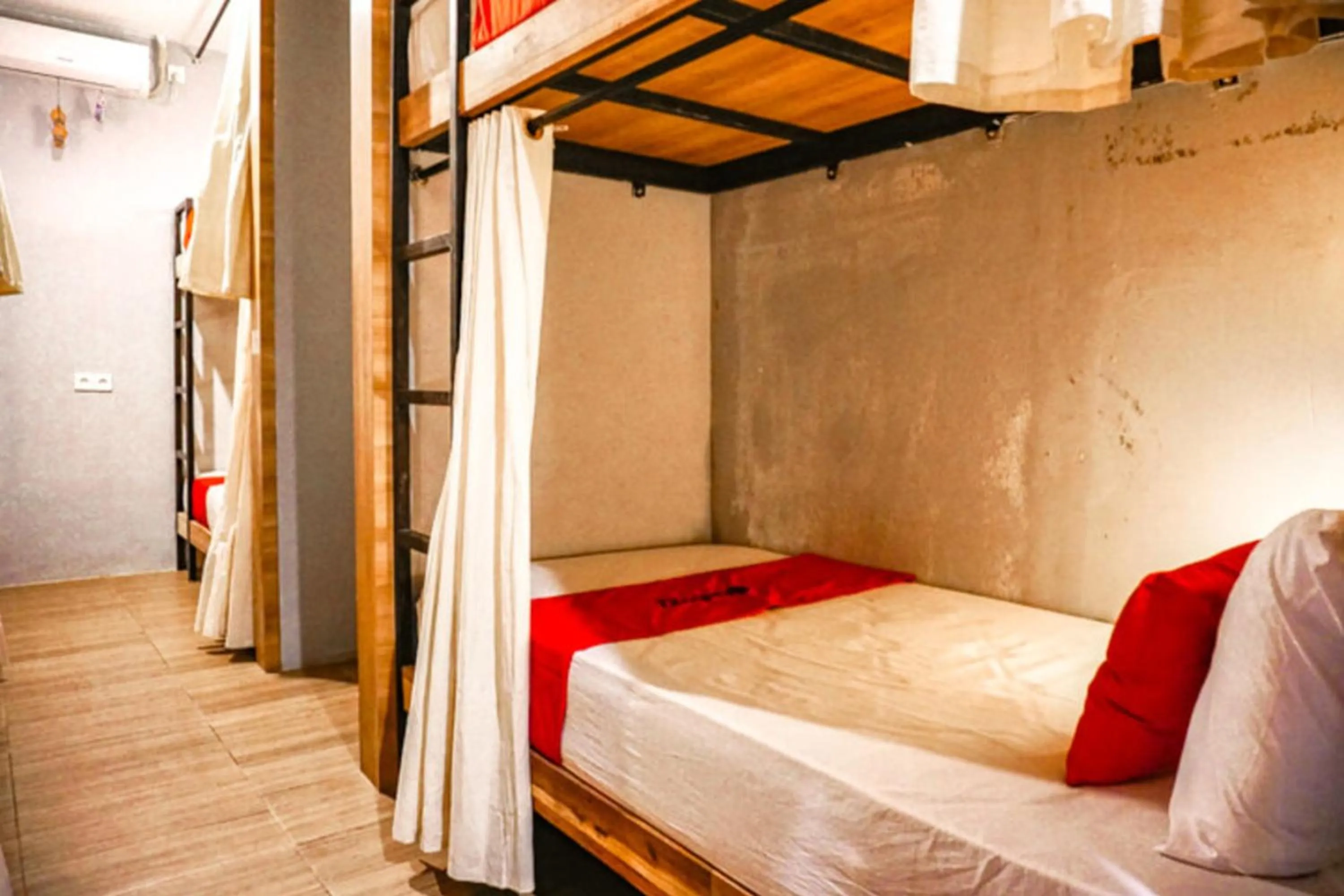 Bedroom, Bed in RedDoorz Hostel Near Ngurah Rai Airport Kuta