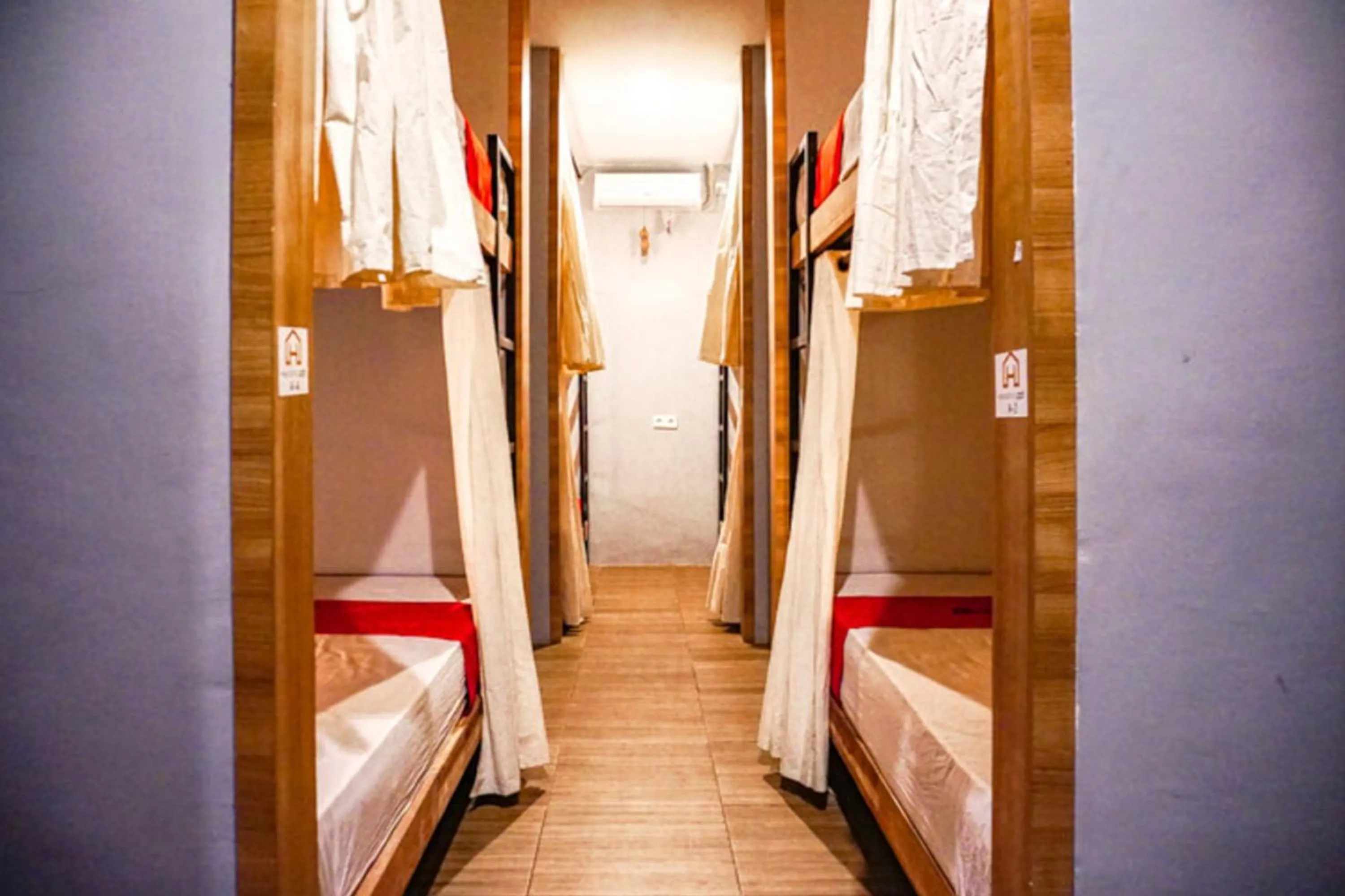 Bedroom, Bed in RedDoorz Hostel Near Ngurah Rai Airport Kuta