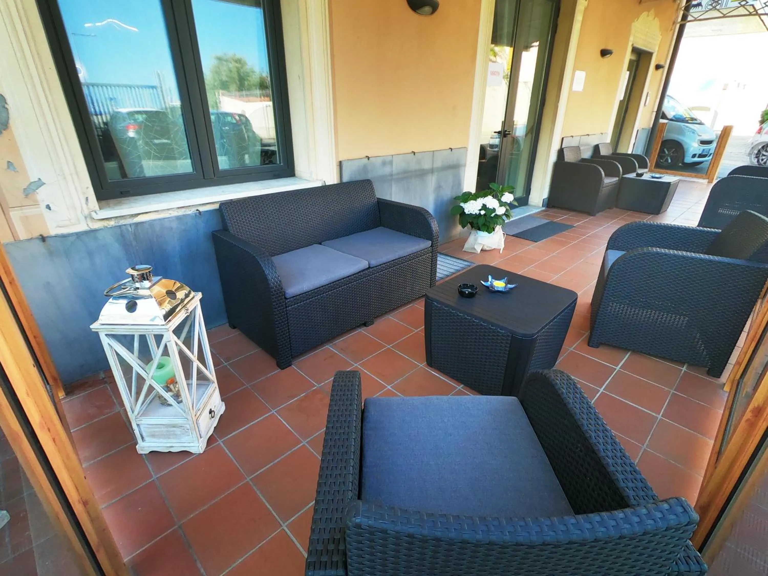 Communal lounge/ TV room in Hotel Aurora