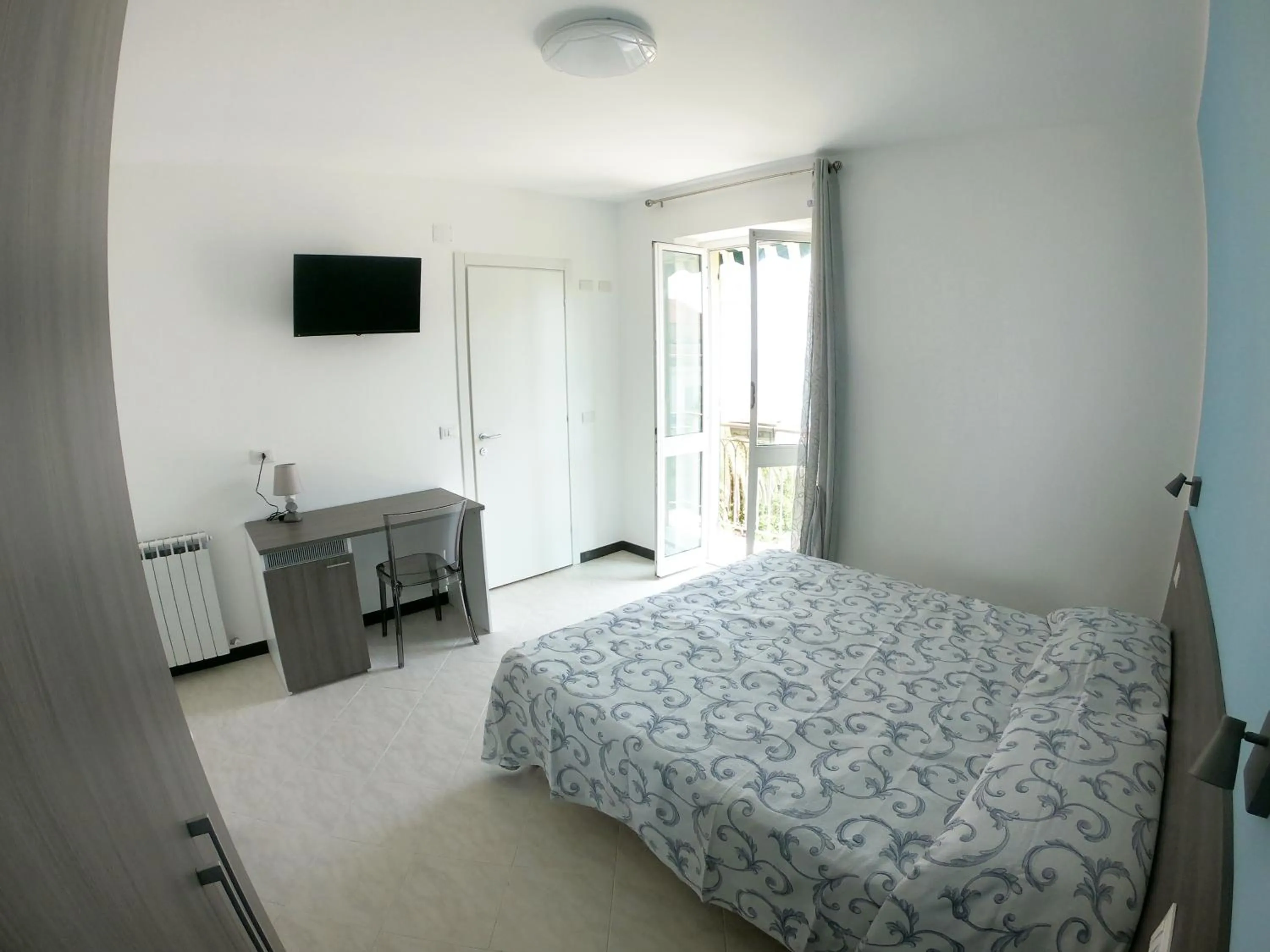 TV and multimedia, Bed in Hotel Aurora