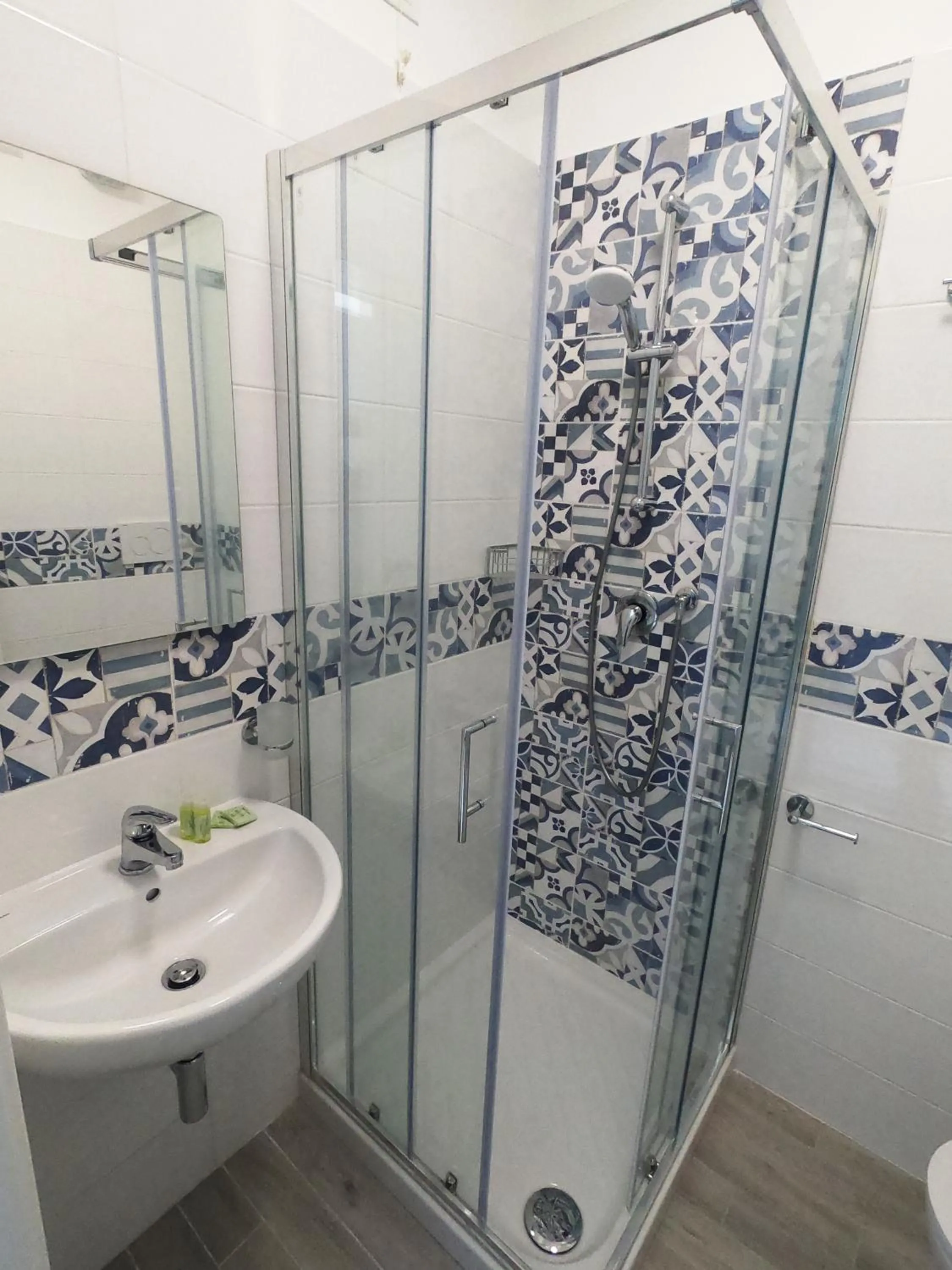 Bathroom in Hotel Aurora