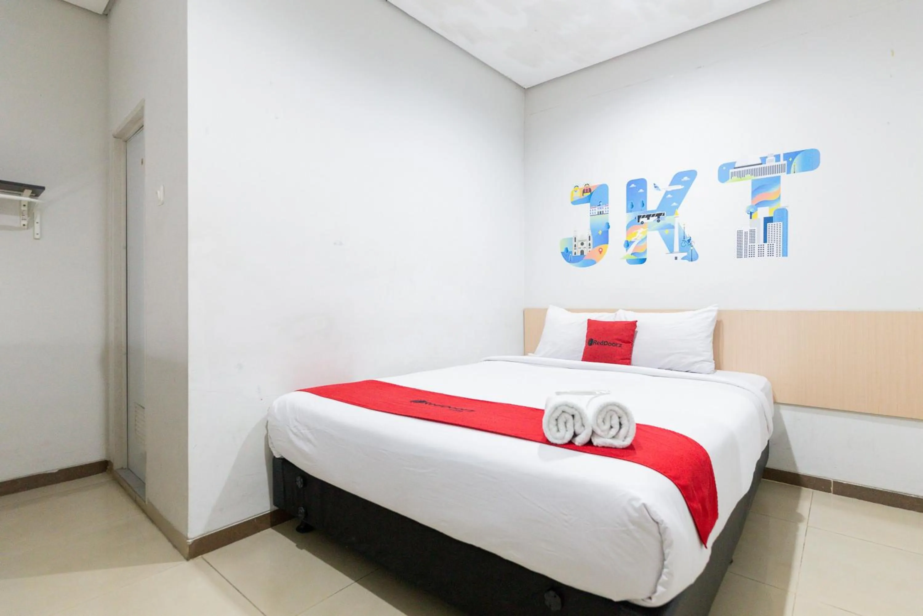 Bedroom, Bed in RedDoorz Plus Syariah near Mall Pondok Indah