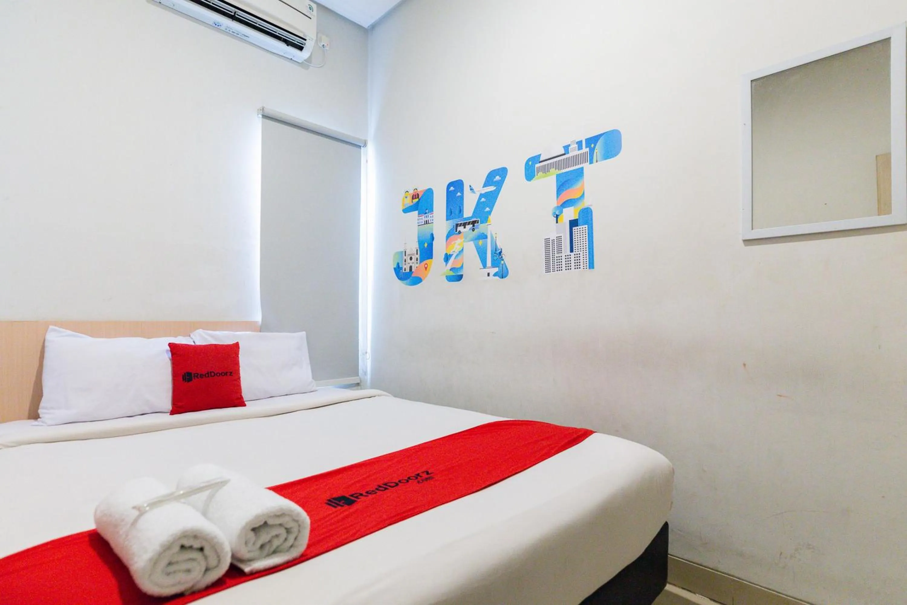 Bedroom, Bed in RedDoorz Plus Syariah near Mall Pondok Indah
