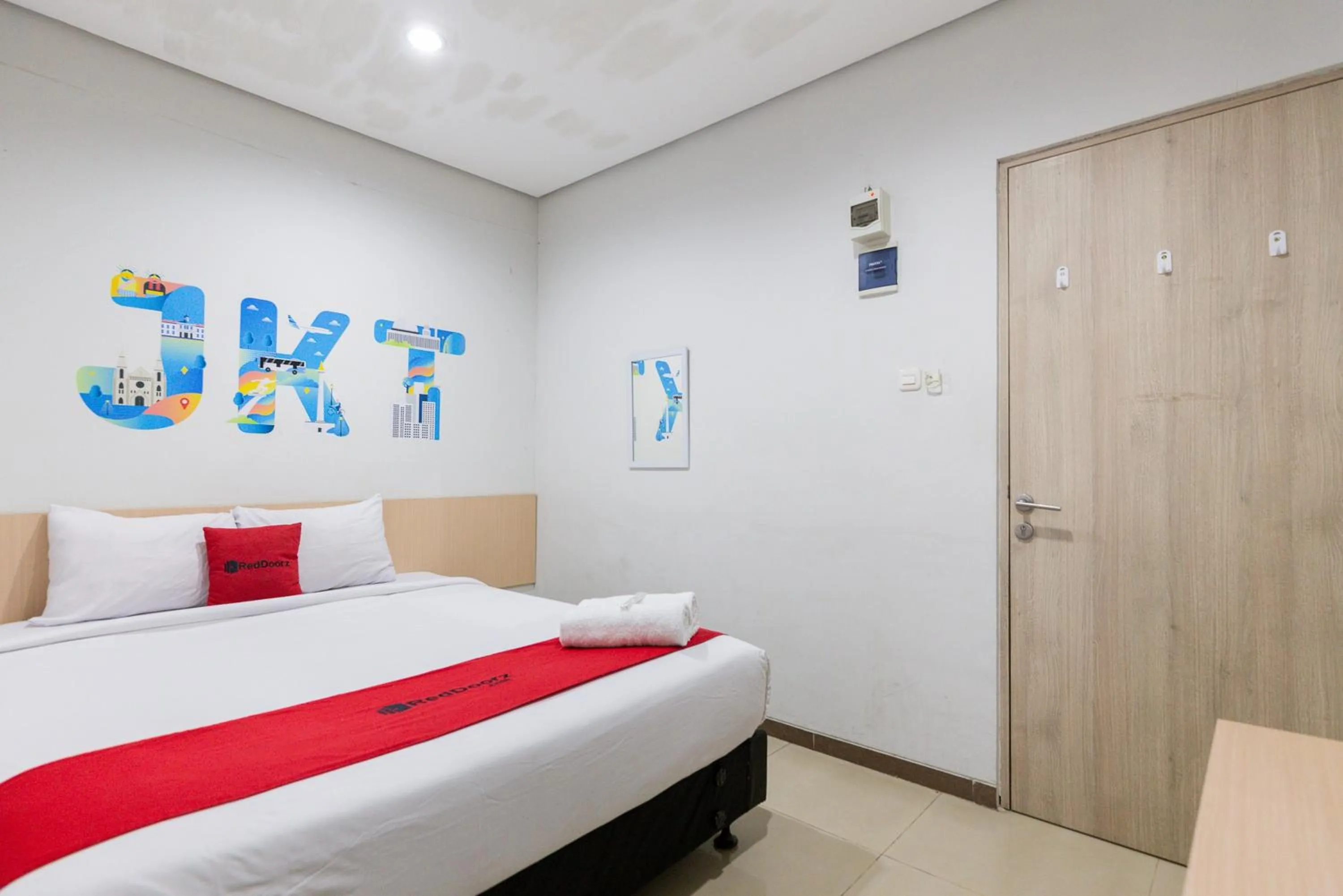 Bedroom, Bed in RedDoorz Plus Syariah near Mall Pondok Indah