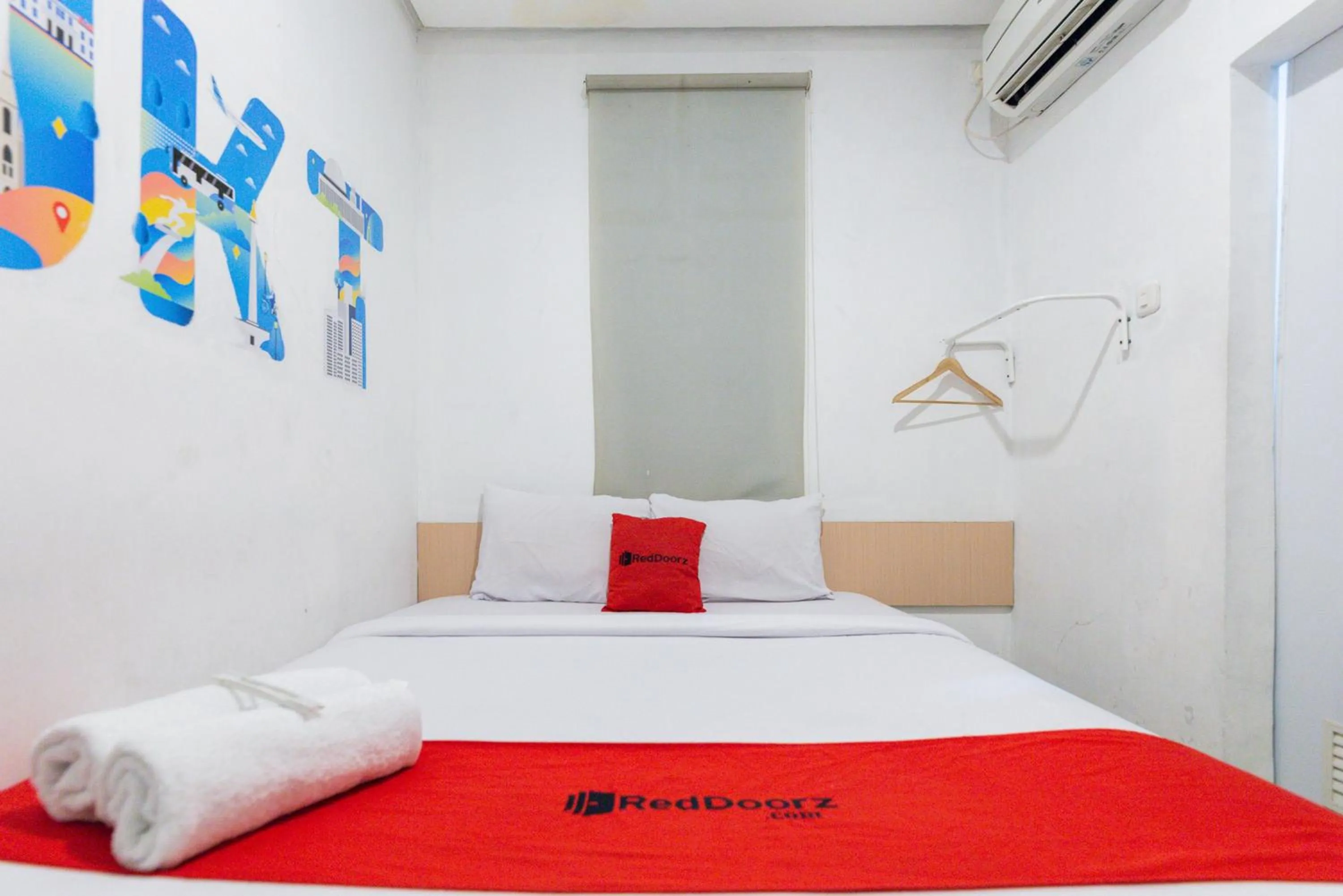 Bedroom, Bed in RedDoorz Plus Syariah near Mall Pondok Indah