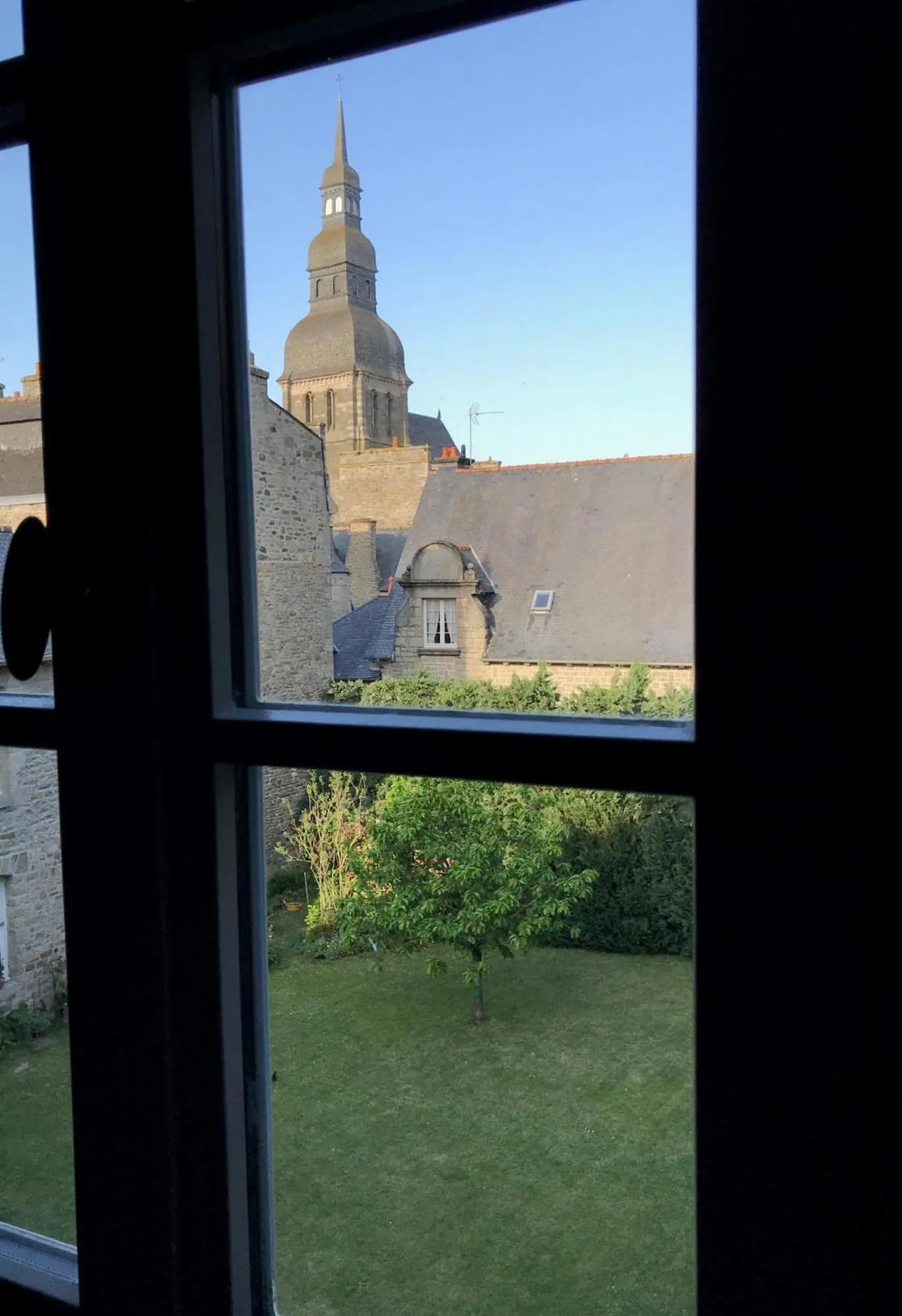 View (from property/room) in Perlépampille