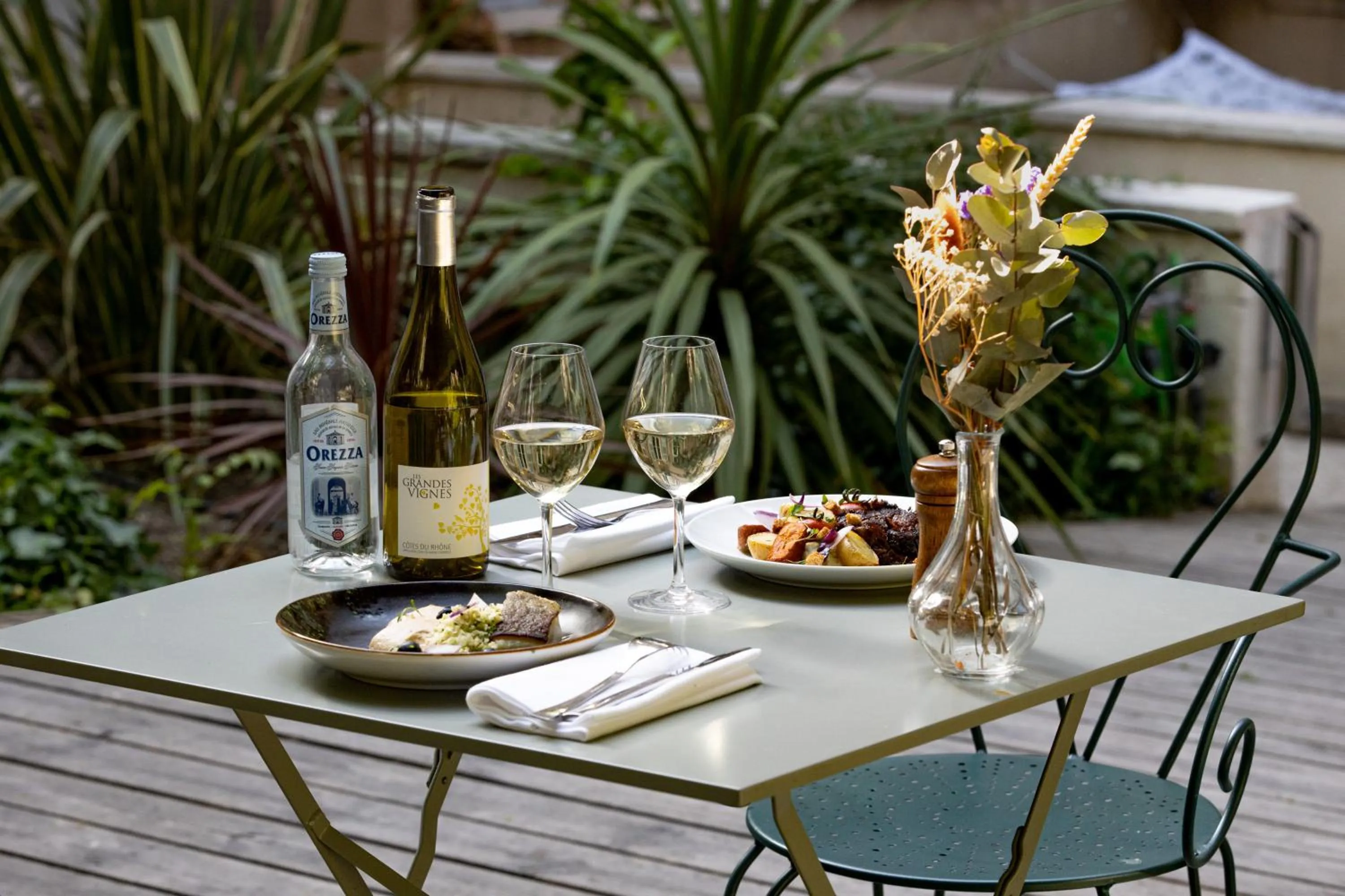 Restaurant/places to eat in Appart hôtel Maison Montgrand-Vieux Port