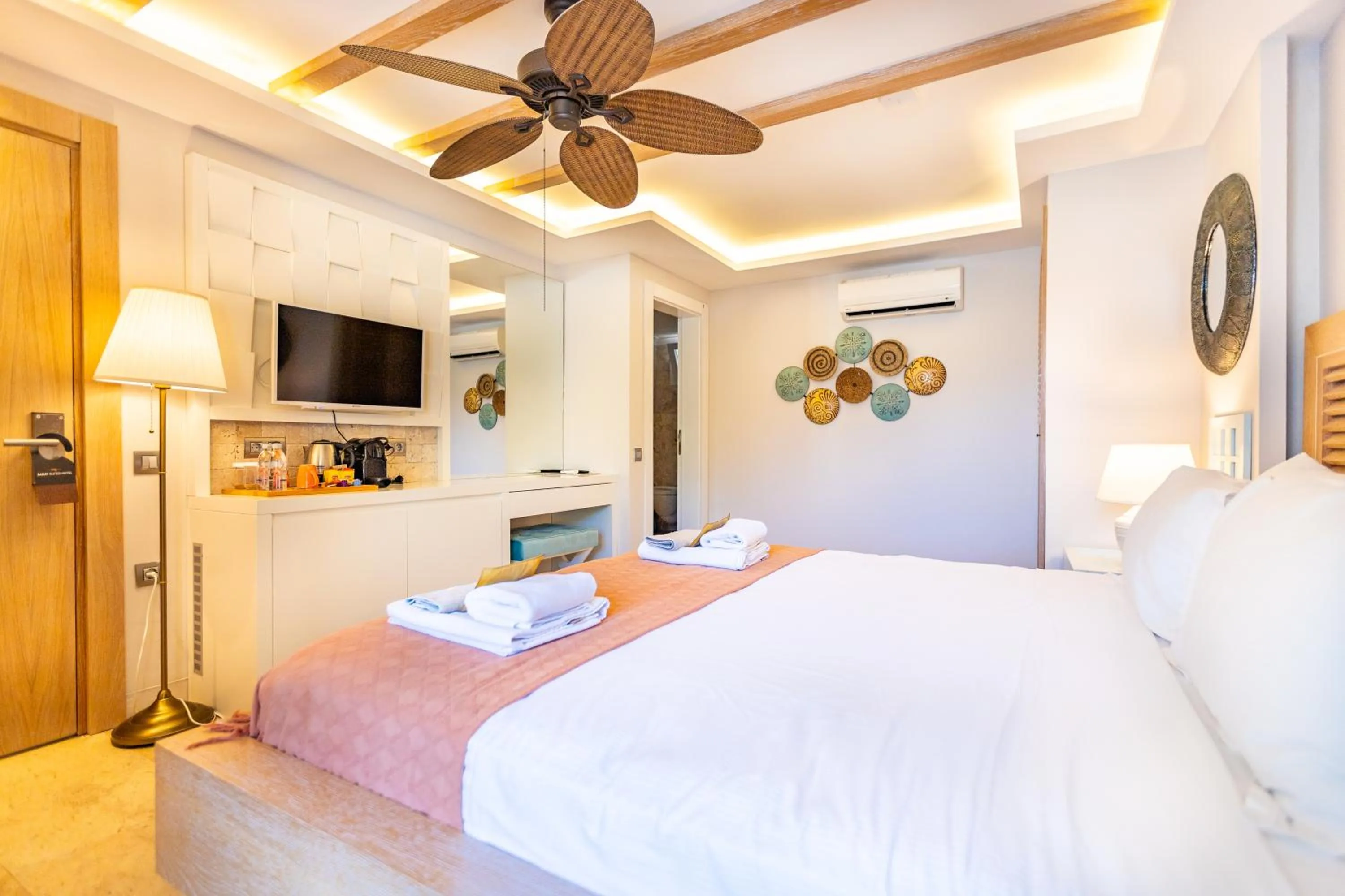 Bed in Kalkan Saray Suites Hotel