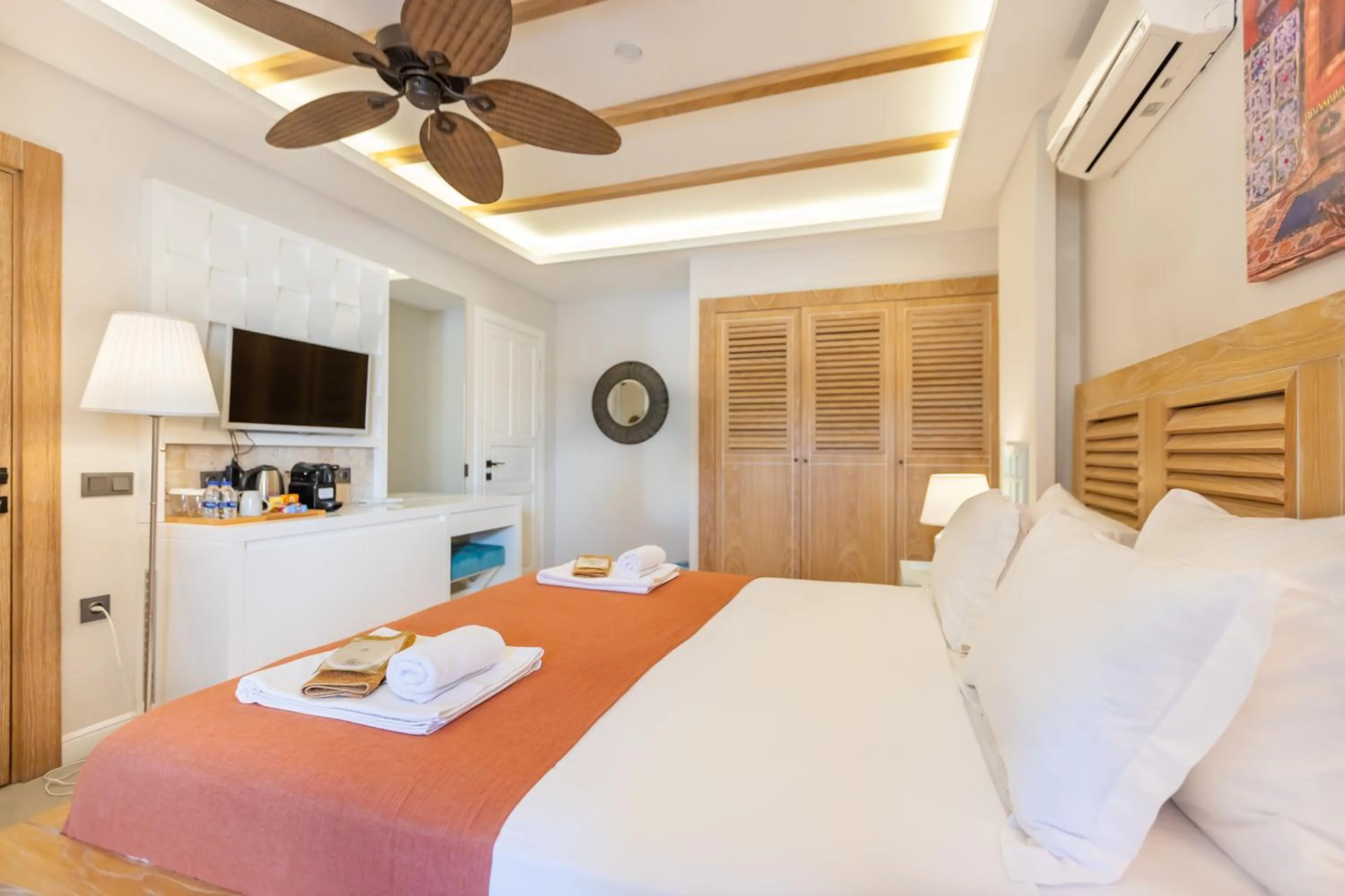 Bedroom, Bed in Kalkan Saray Suites Hotel