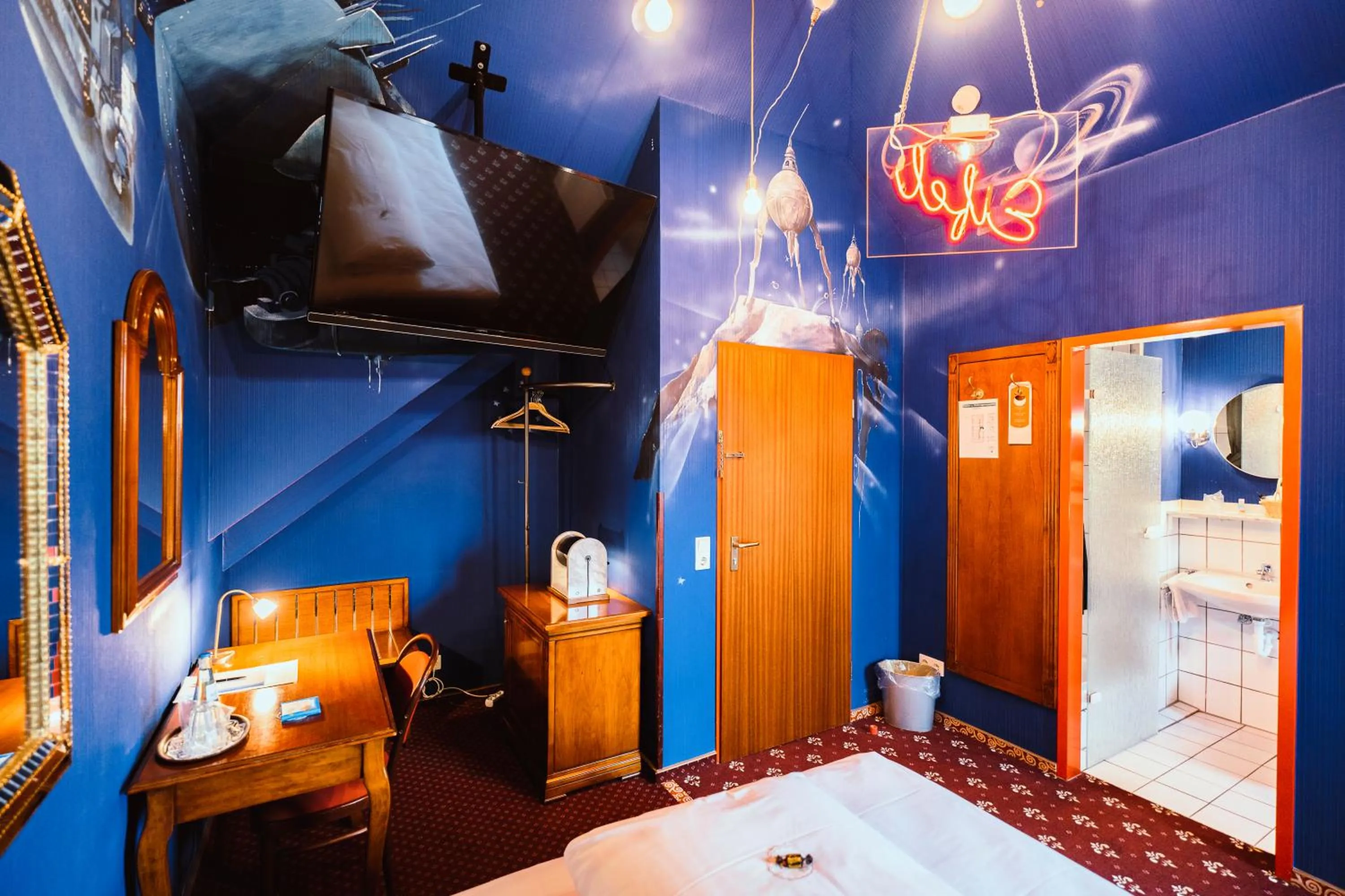 TV and multimedia, Bed in Design Hotel Euskirchen