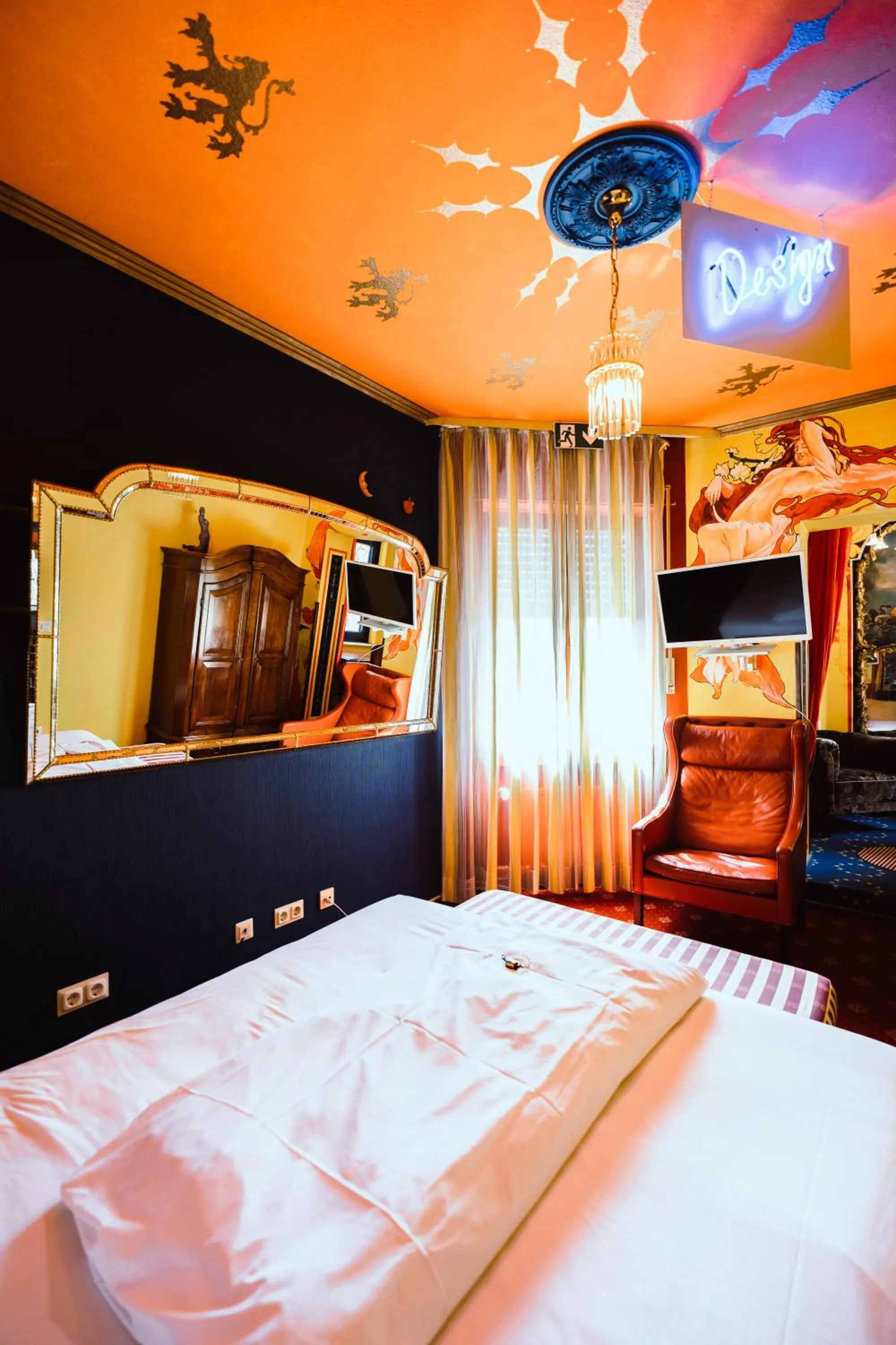 Photo of the whole room, Bed in Design Hotel Euskirchen