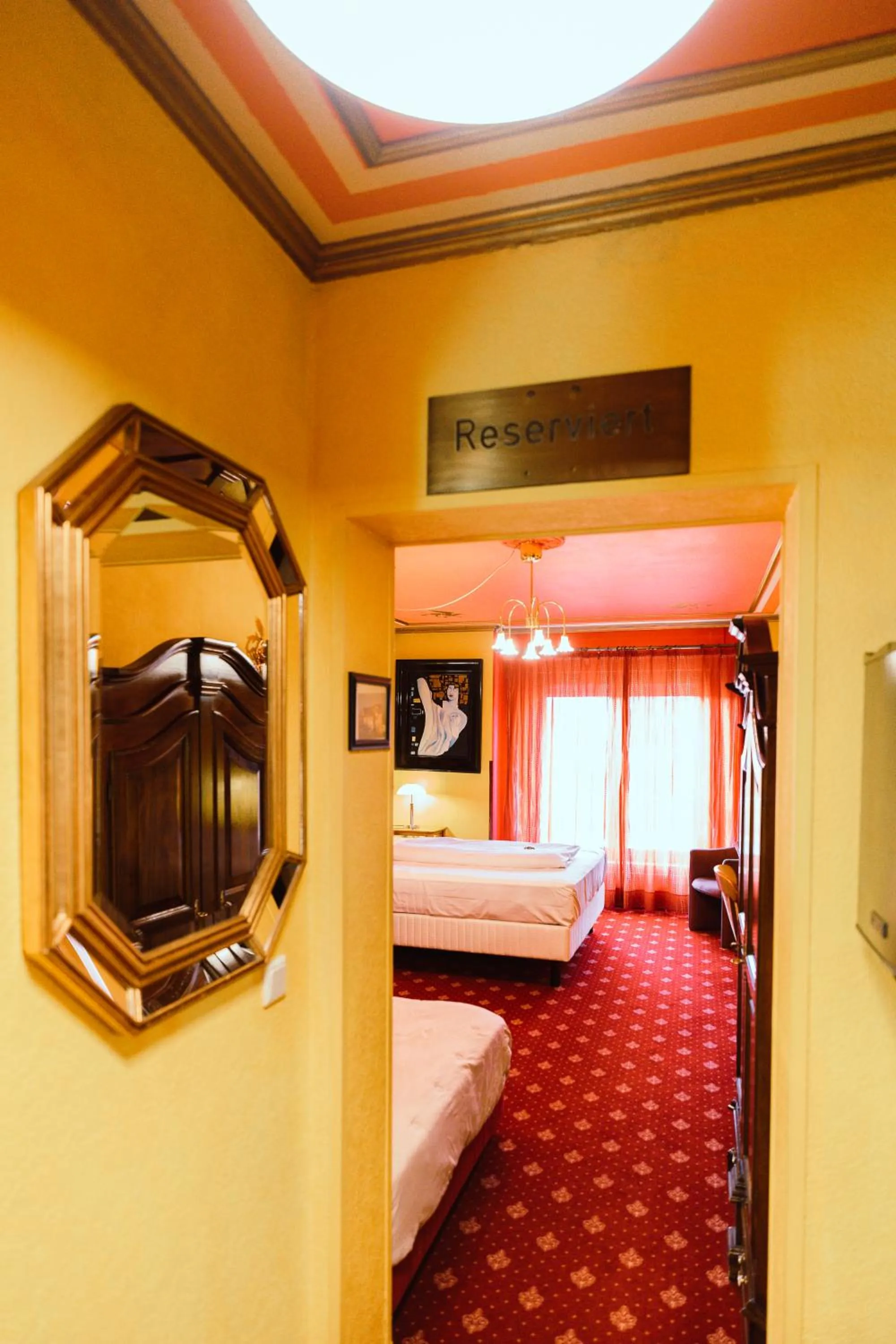 Photo of the whole room, Bed in Design Hotel Euskirchen