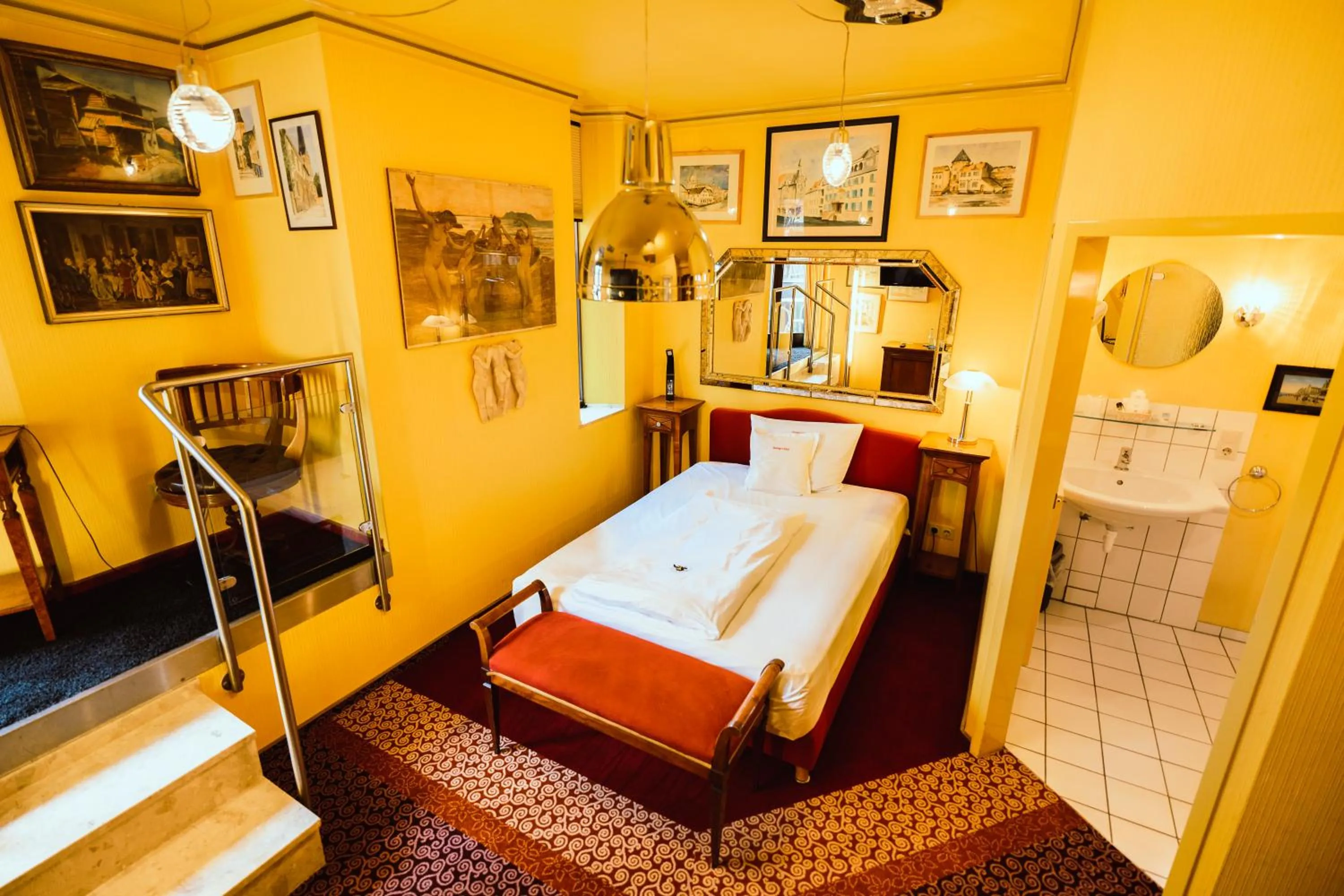 Photo of the whole room, Bed in Design Hotel Euskirchen