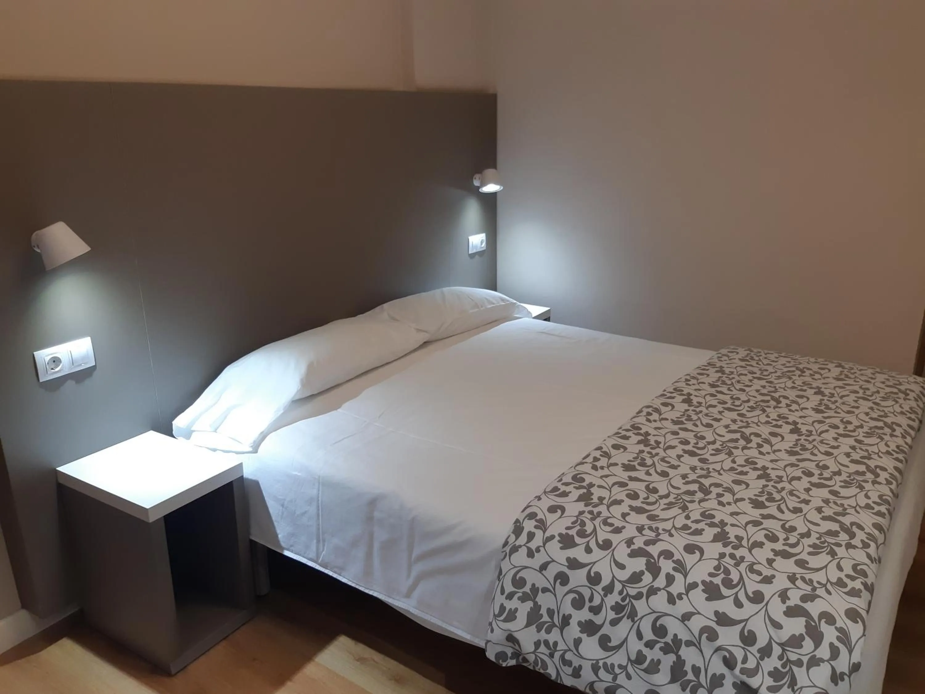 Bed in Hostal-Restaurante LUGANO