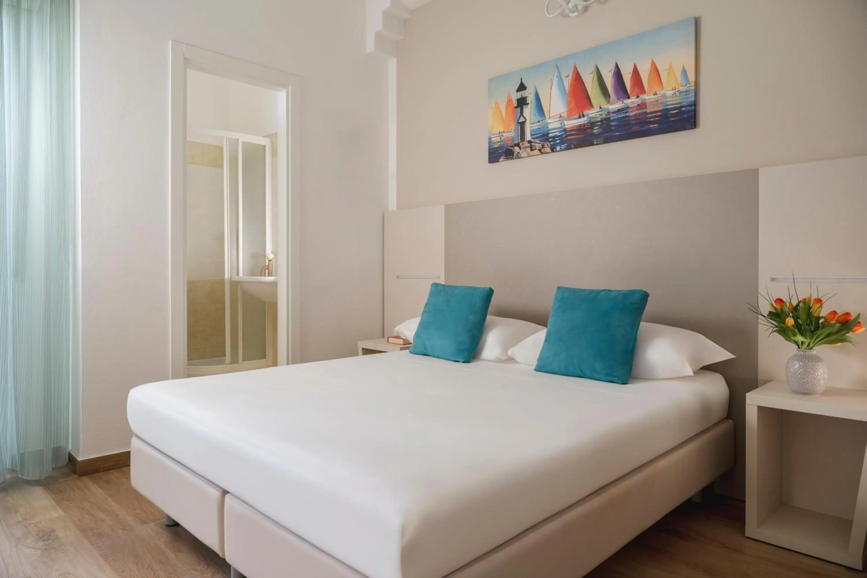 Bed in Hotel Caravel B&B