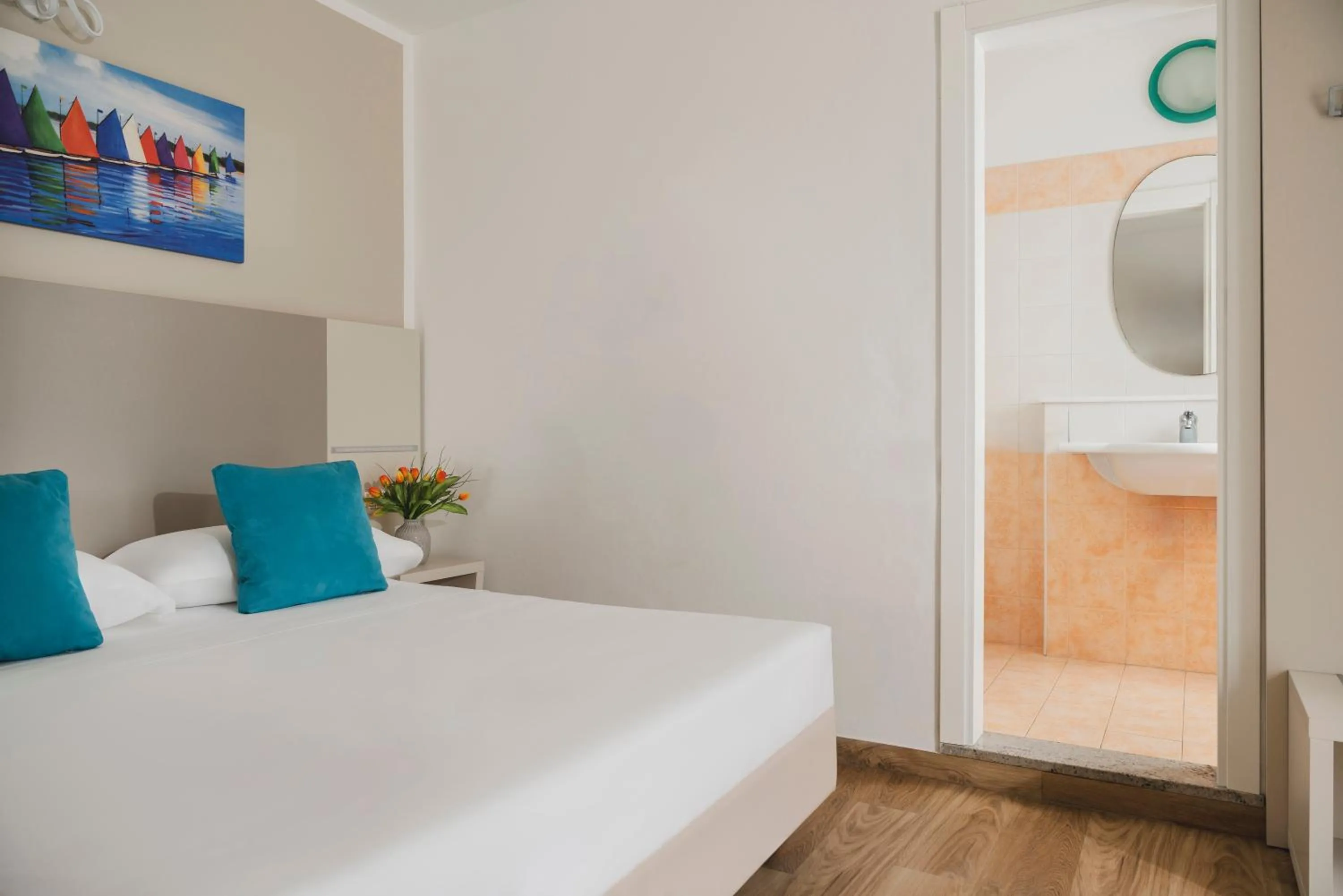 Bed in Hotel Caravel B&B