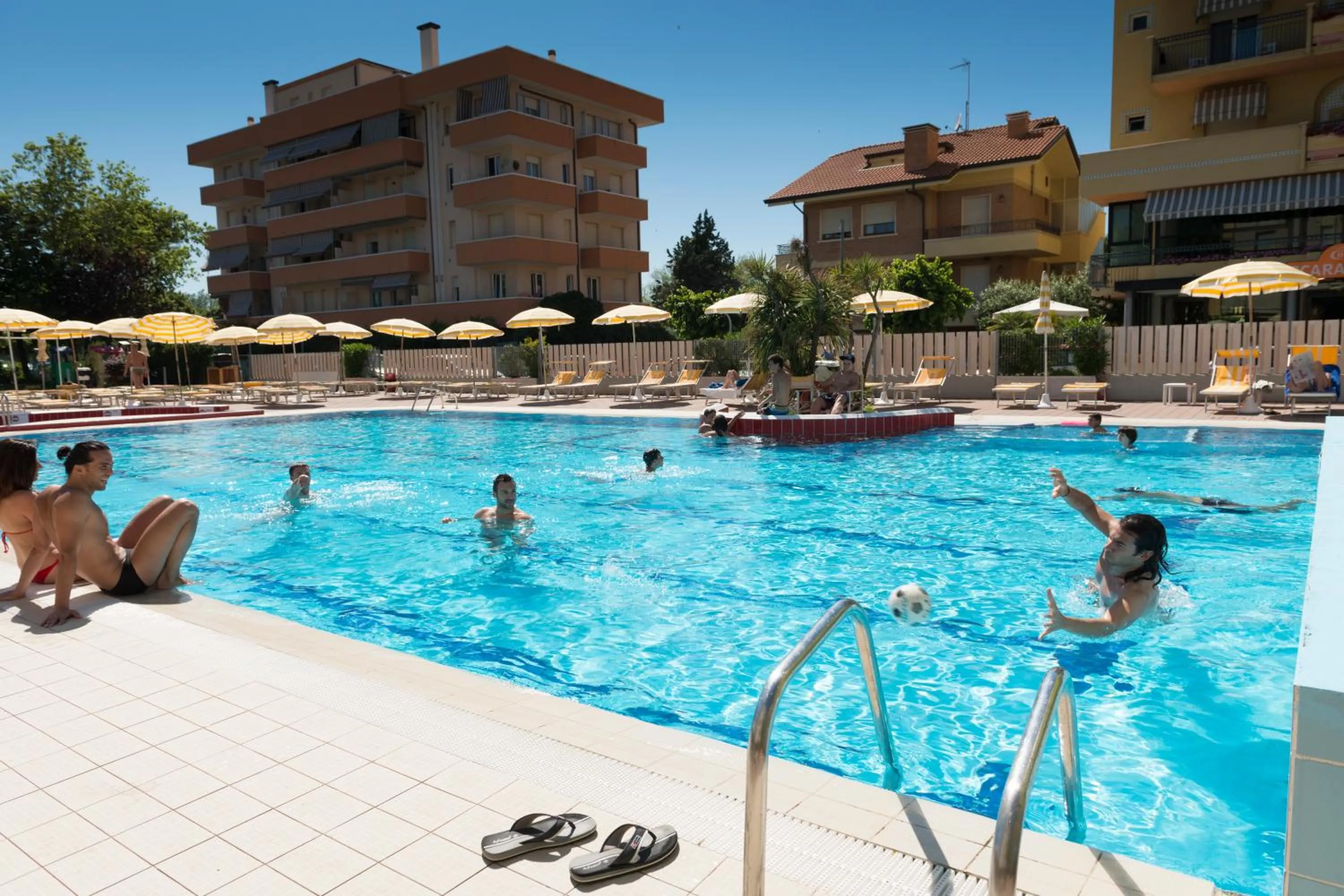 Swimming pool in Hotel Caravel B&B