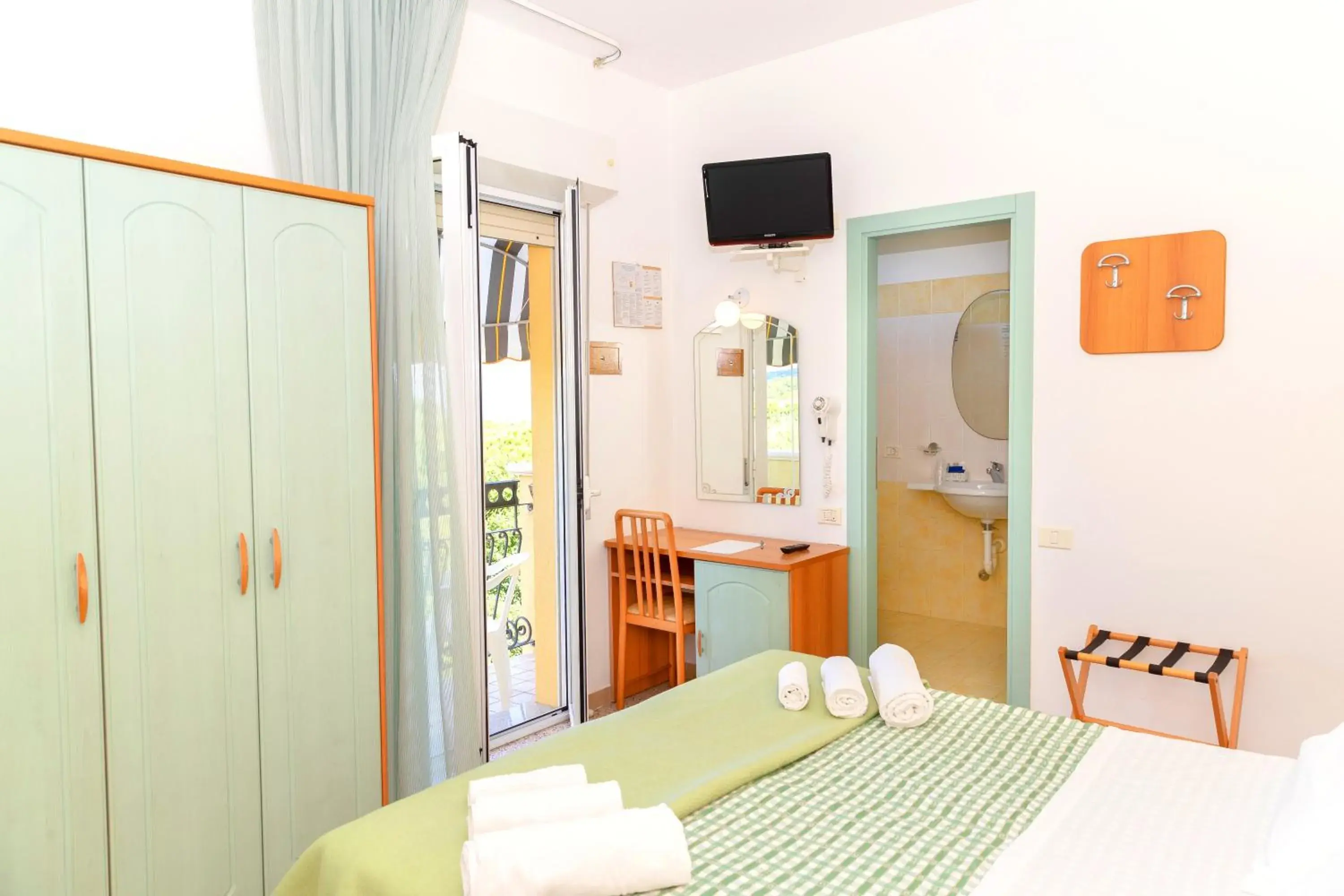 Double Room with Balcony in Hotel Caravel B&B Double Room with Balcony in Hotel Caravel B&B