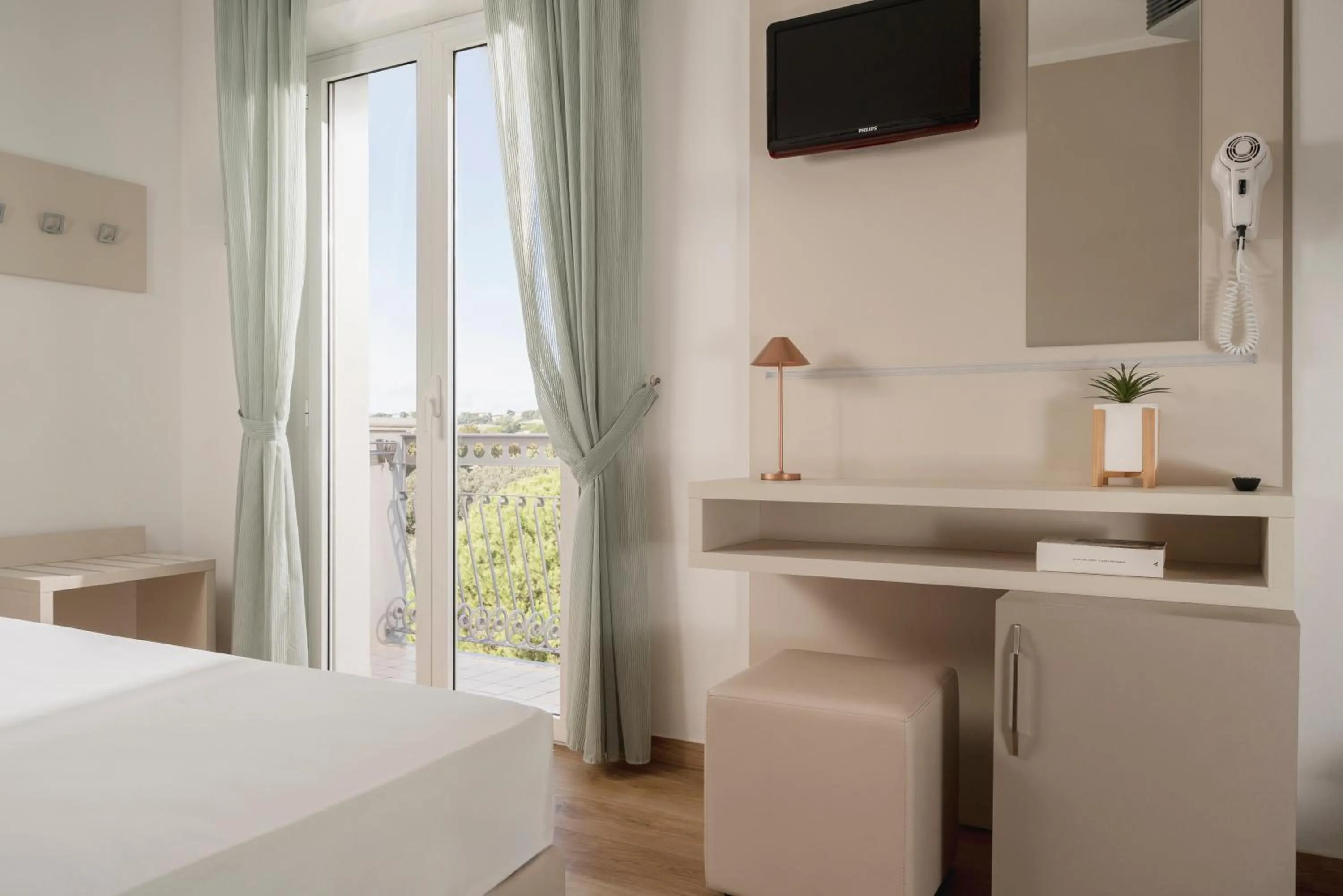 Bed in Hotel Caravel B&B