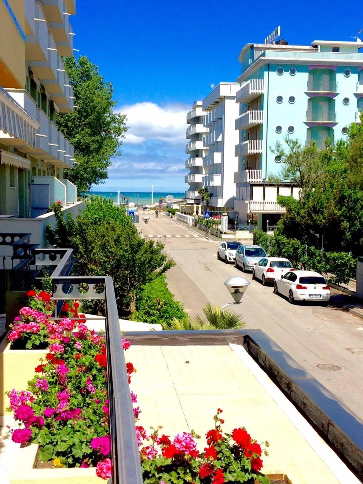 Street view in Hotel Caravel B&B