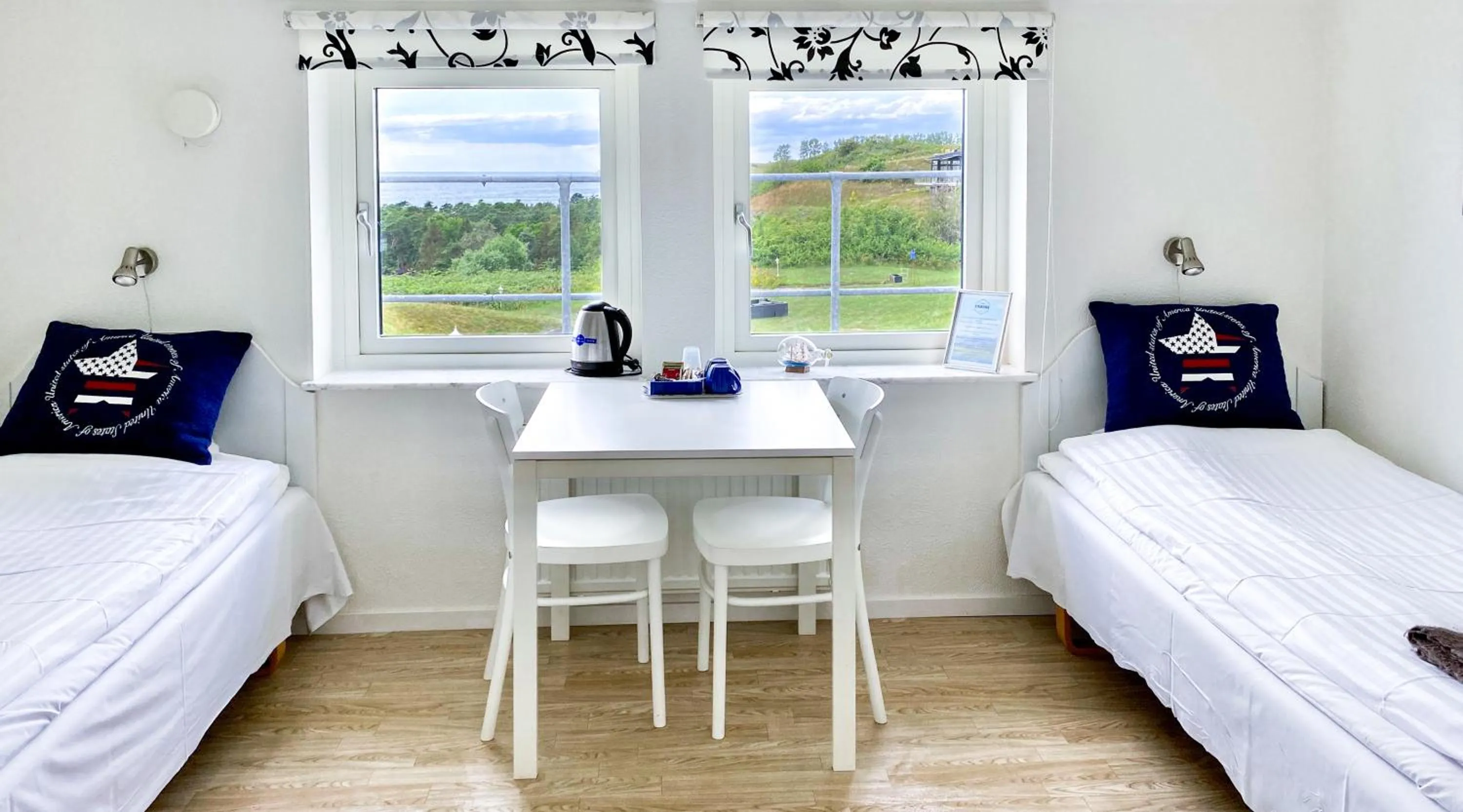 Living room, Bed in Löderup Strandbad Hotell och Restaurang