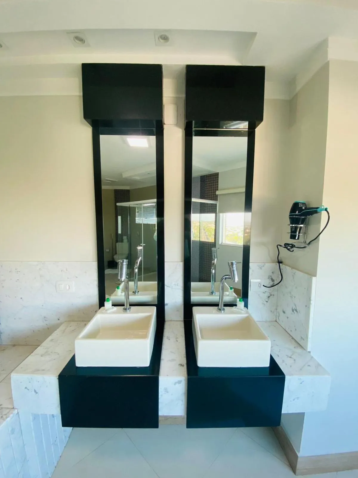 Bathroom in SHELTON PALACE HOTEL