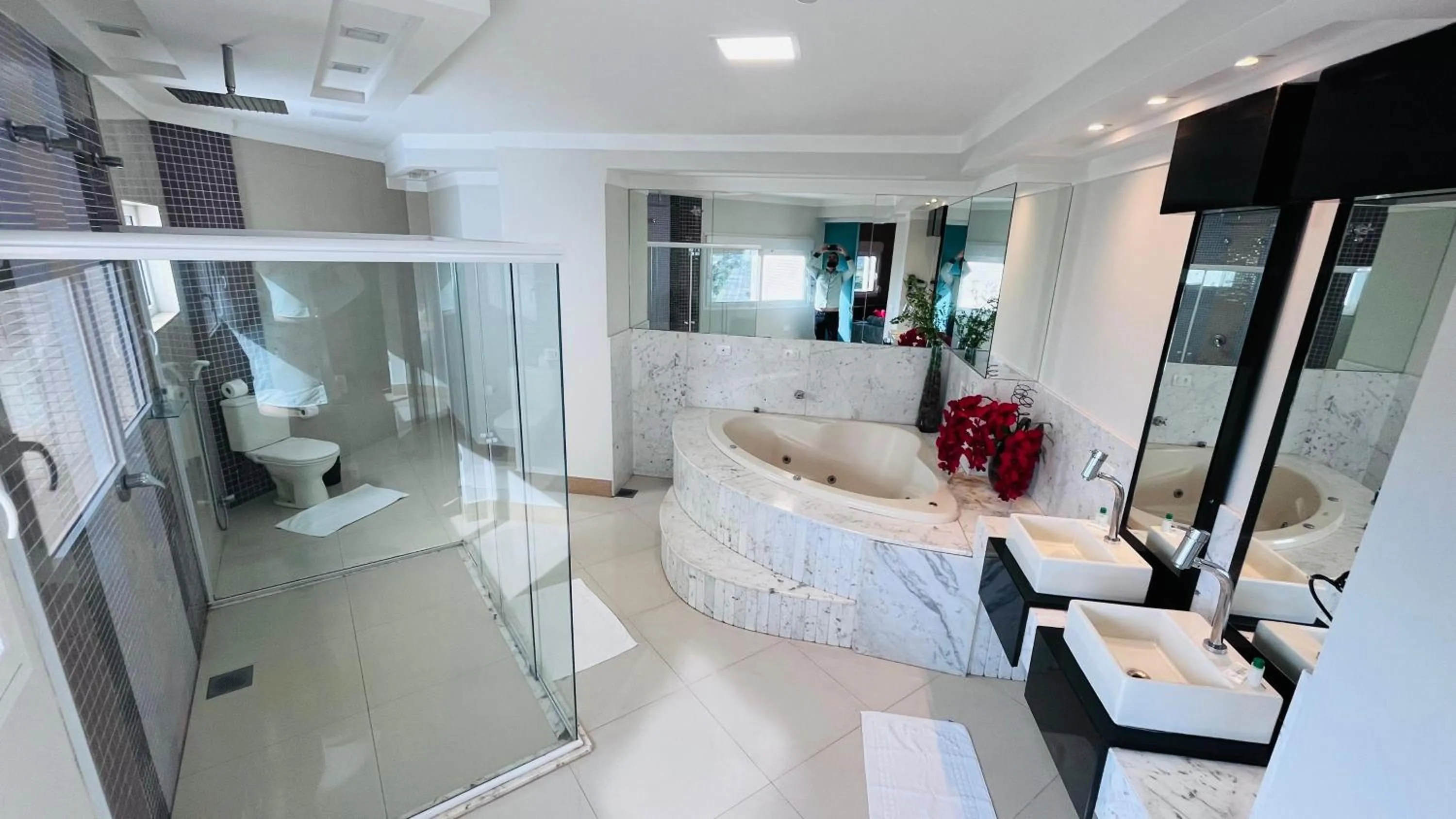 Bath in SHELTON PALACE HOTEL