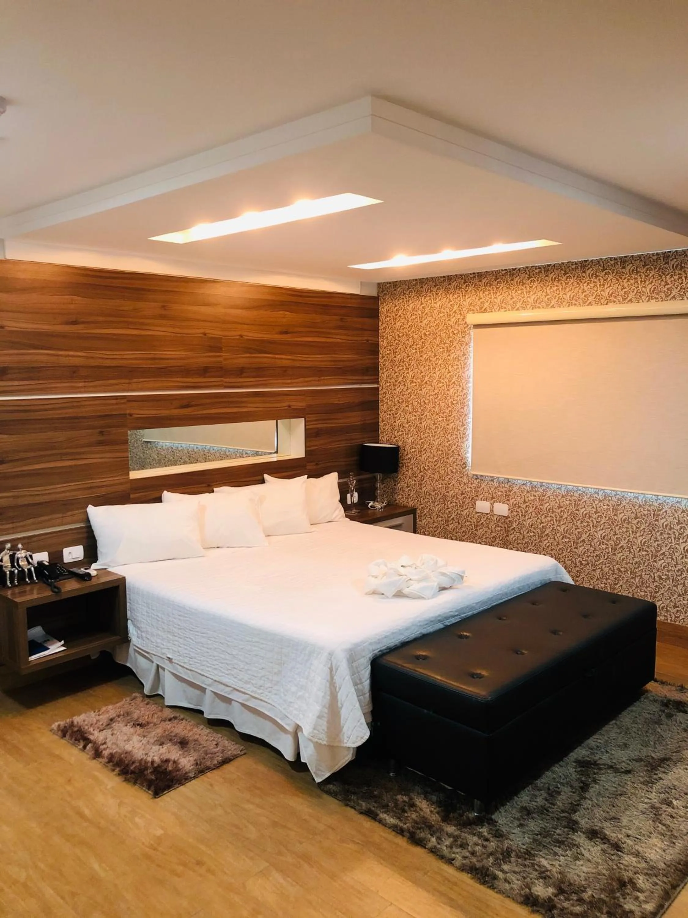 King Suite with Spa Bath - single occupancy in SHELTON PALACE HOTEL