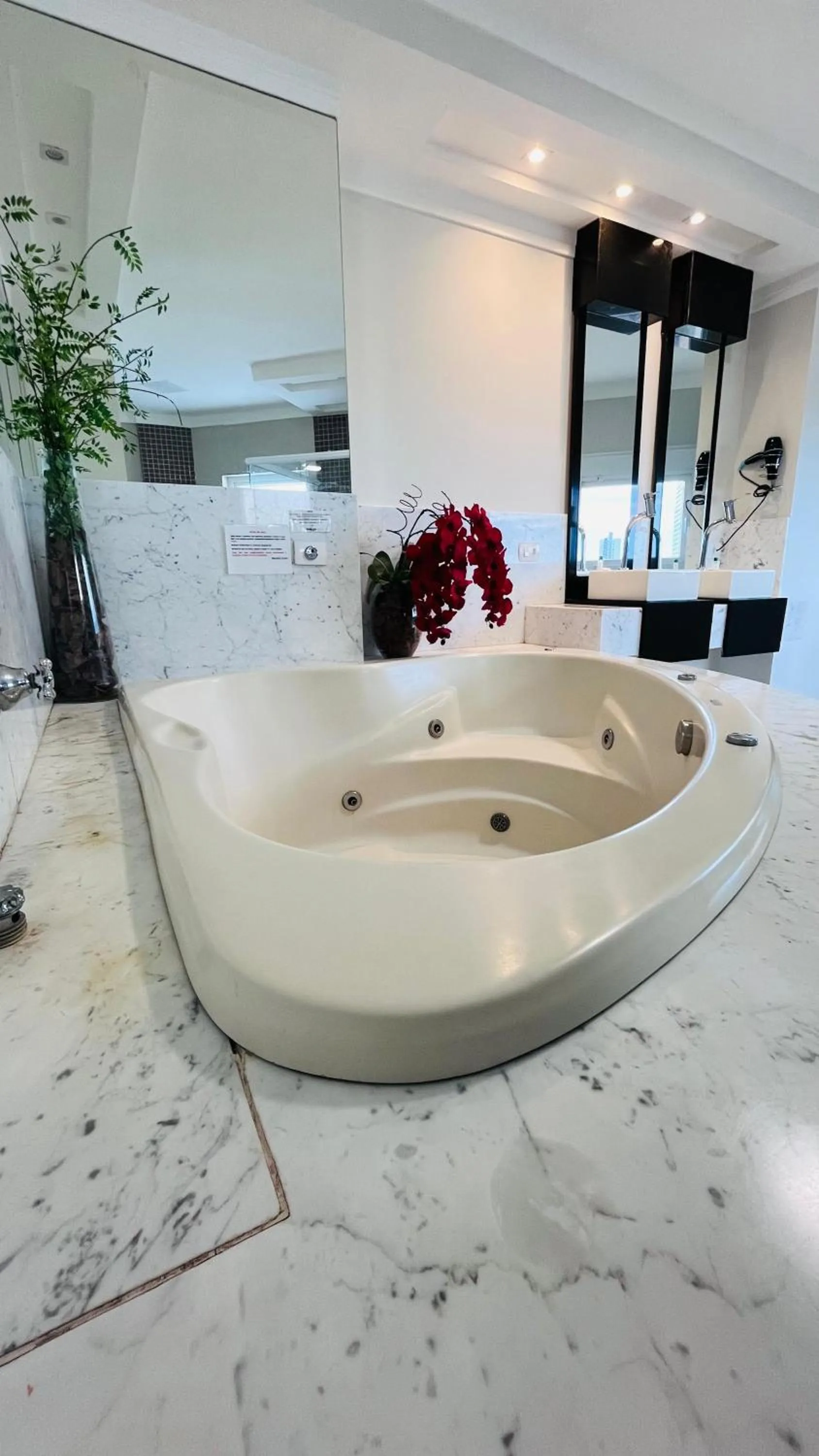 Hot Tub in SHELTON PALACE HOTEL