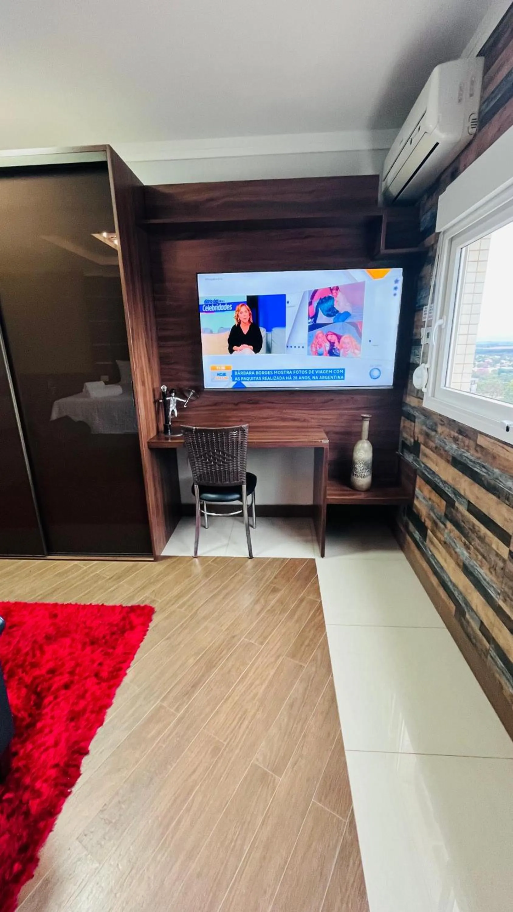 TV and multimedia in SHELTON PALACE HOTEL