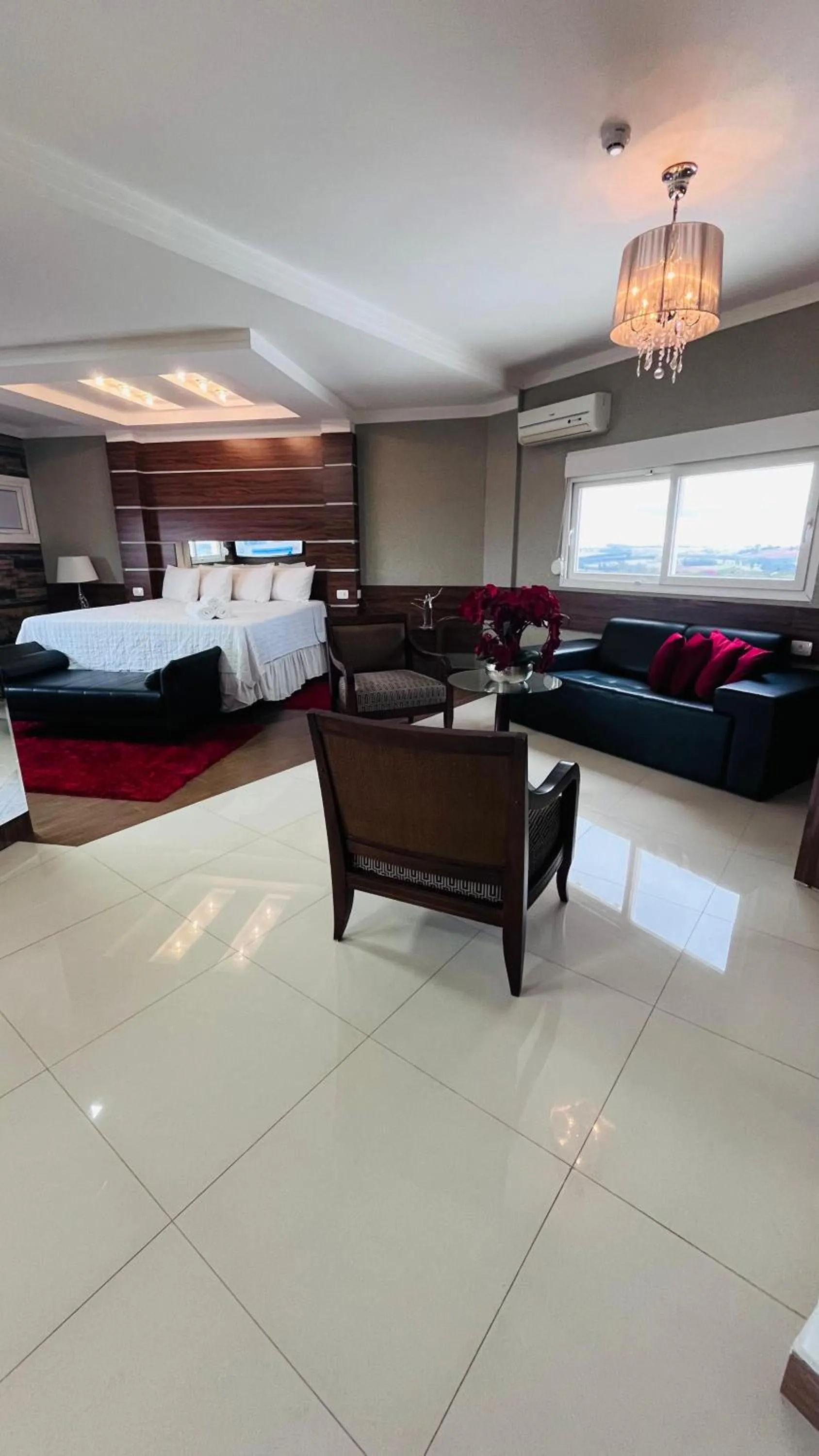 Photo of the whole room in SHELTON PALACE HOTEL