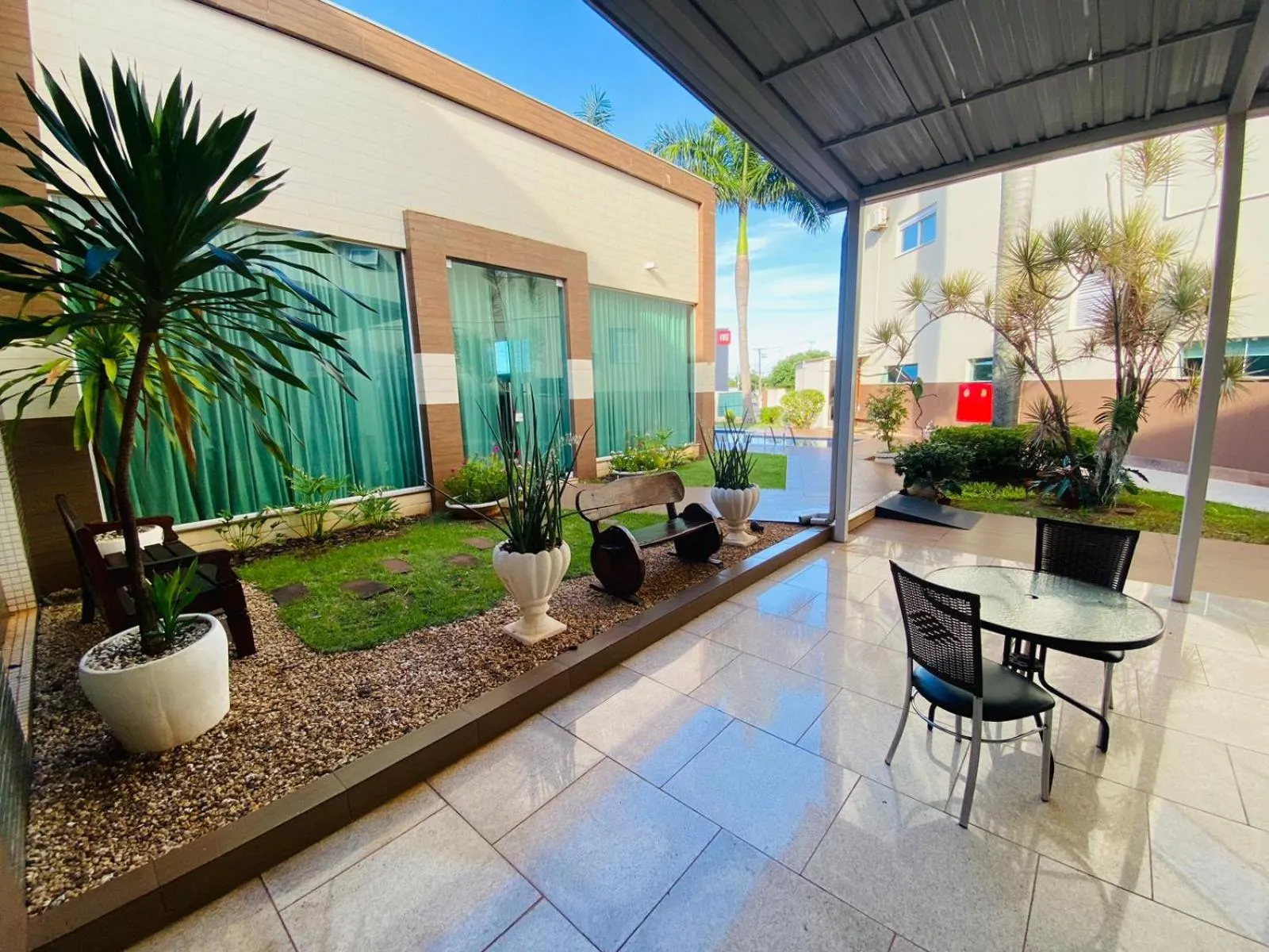 Garden in SHELTON PALACE HOTEL