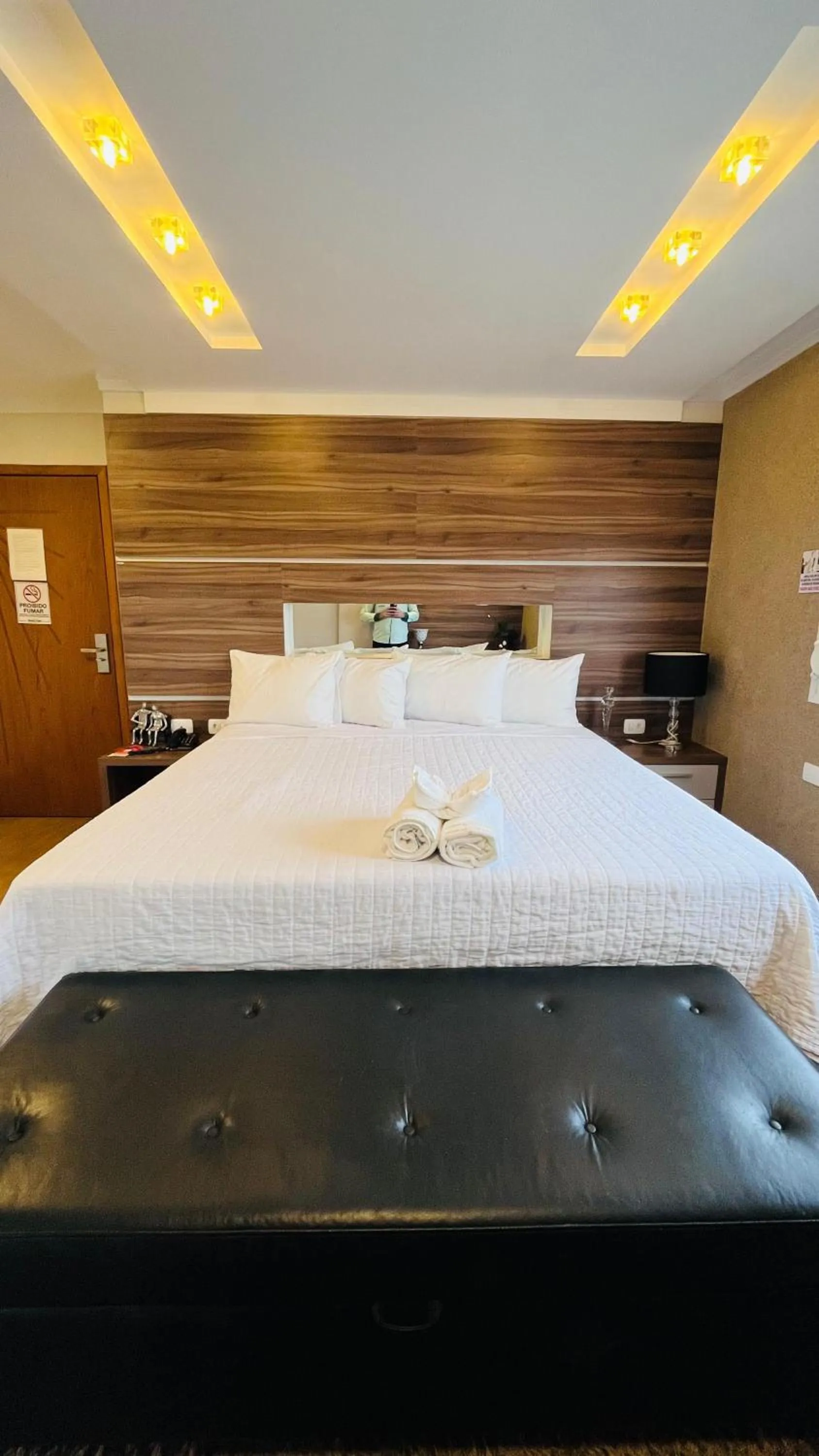 Bed in SHELTON PALACE HOTEL