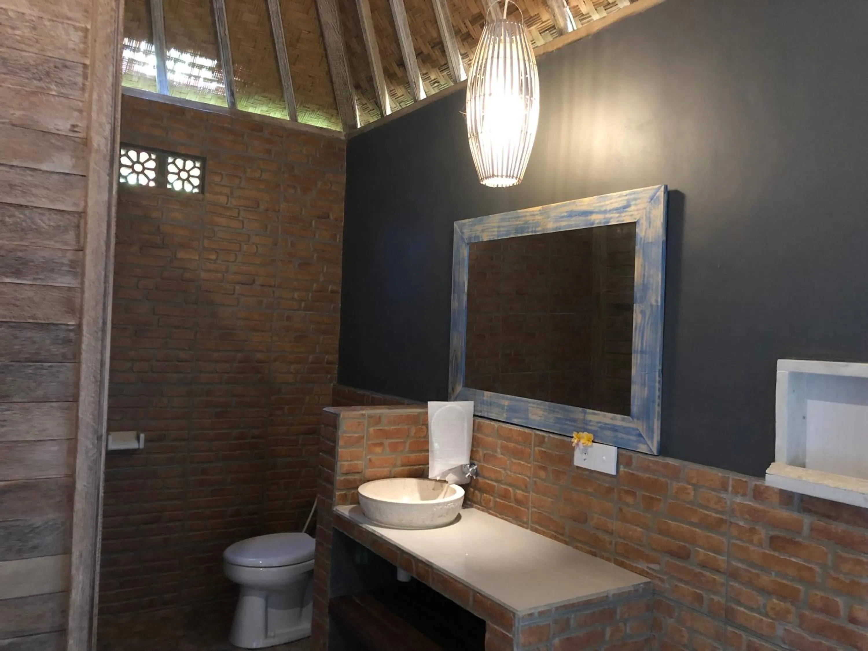 Bathroom in Le Biu garden View