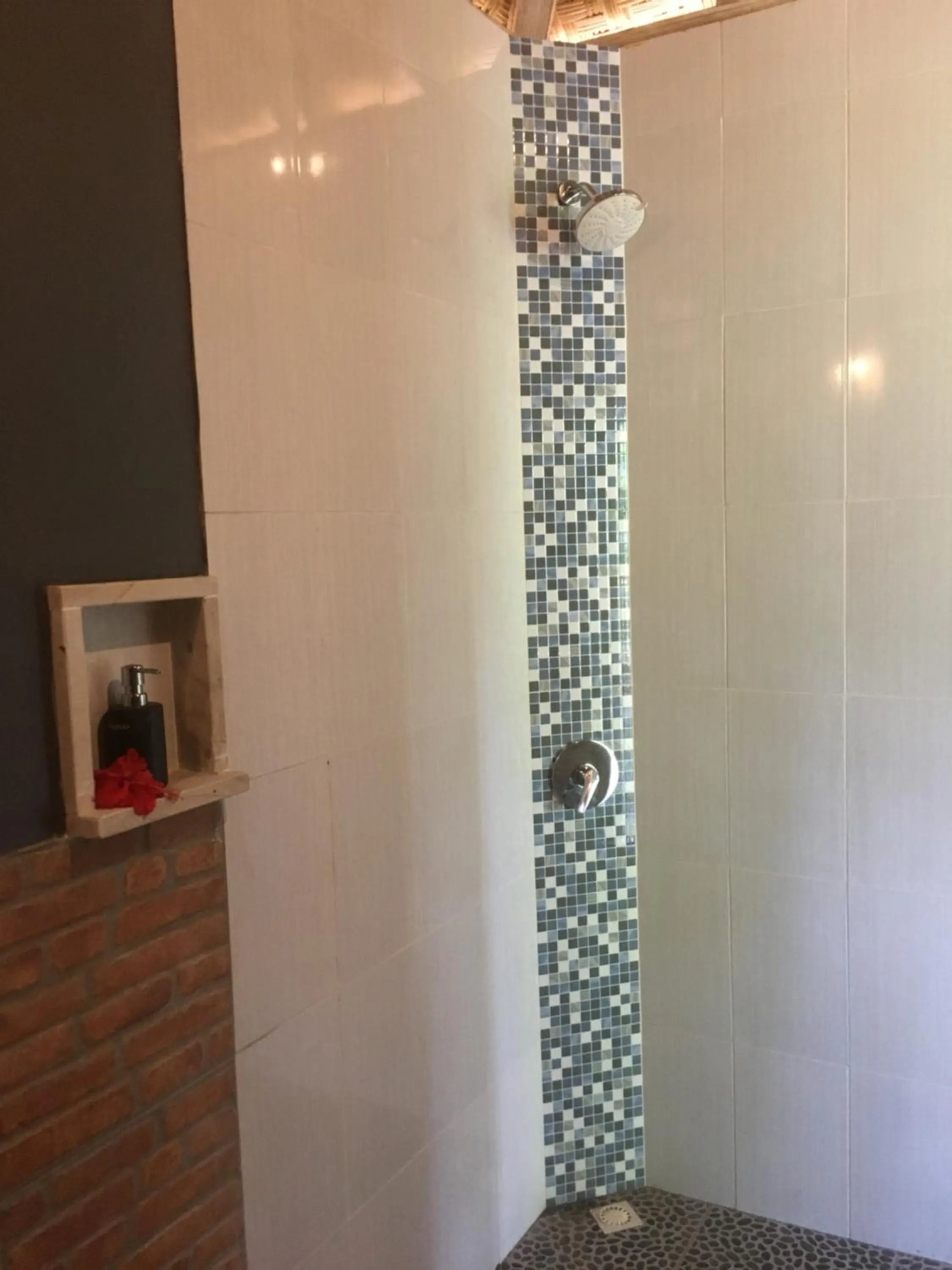 Bathroom in Le Biu garden View