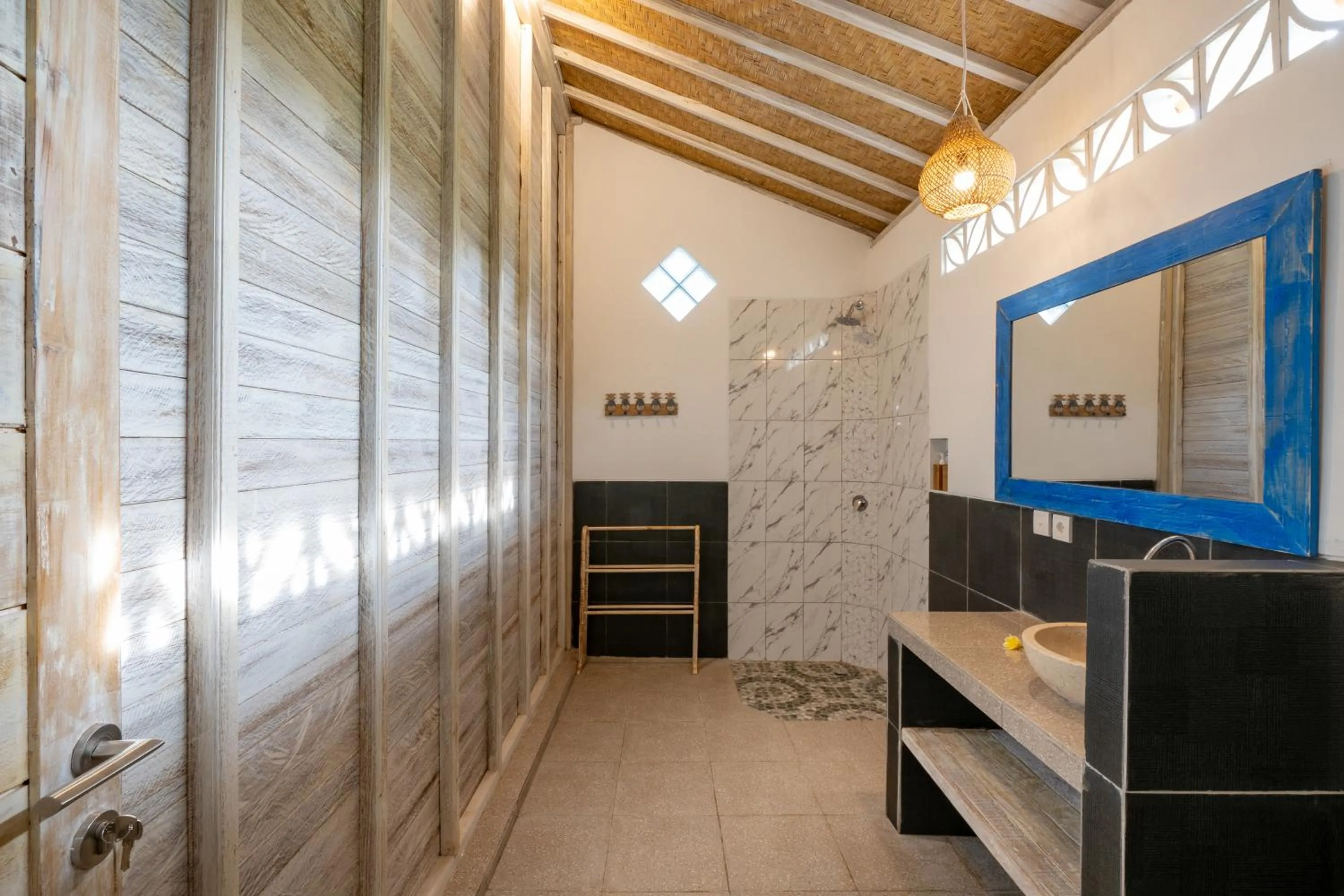 Bathroom in Le Biu garden View