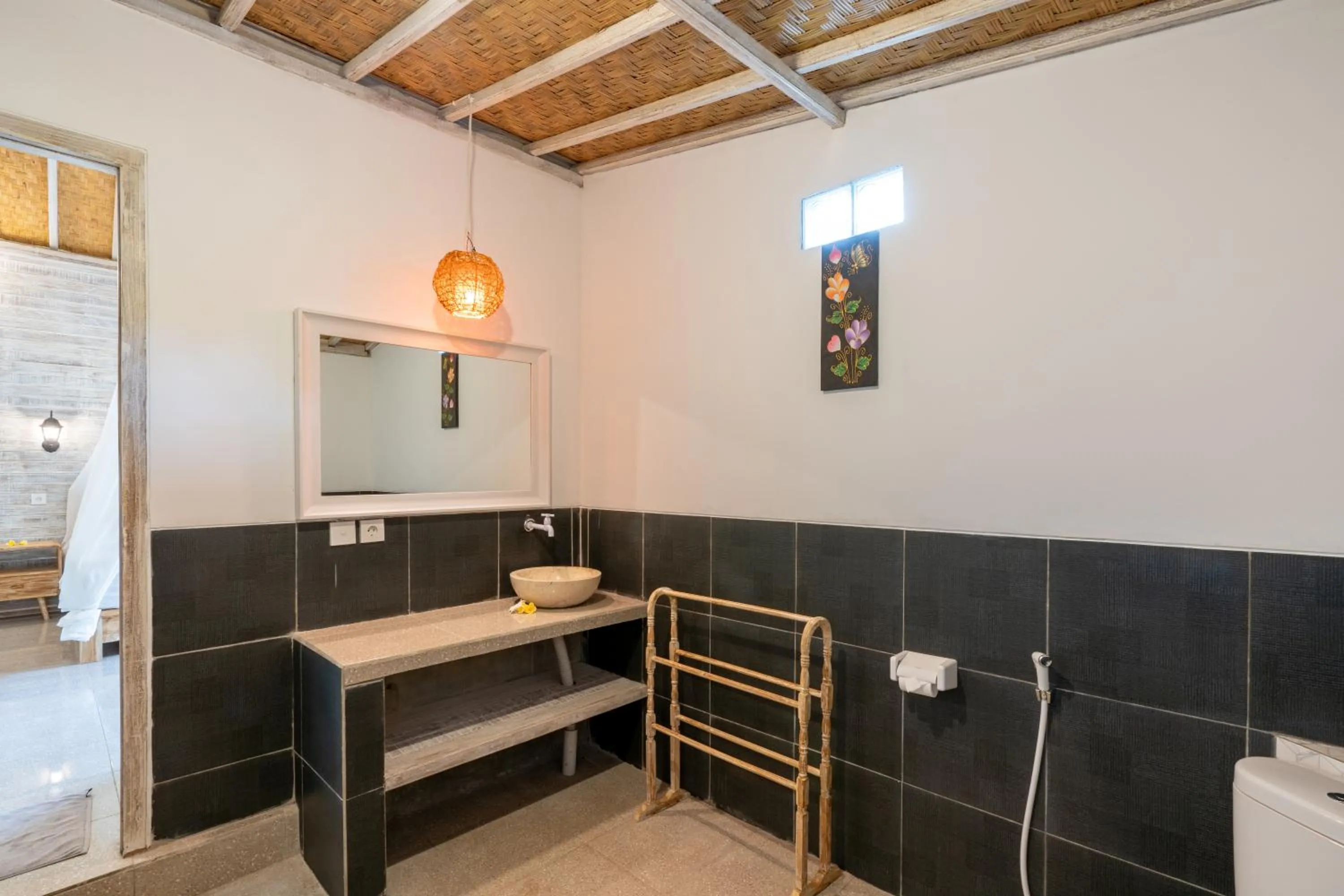 Bathroom in Le Biu garden View